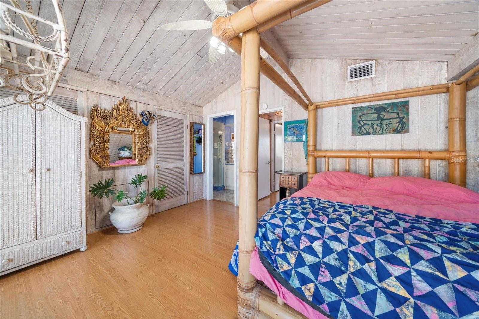 8640 W GULF Blvd TREASURE ISLAND, FL 33706