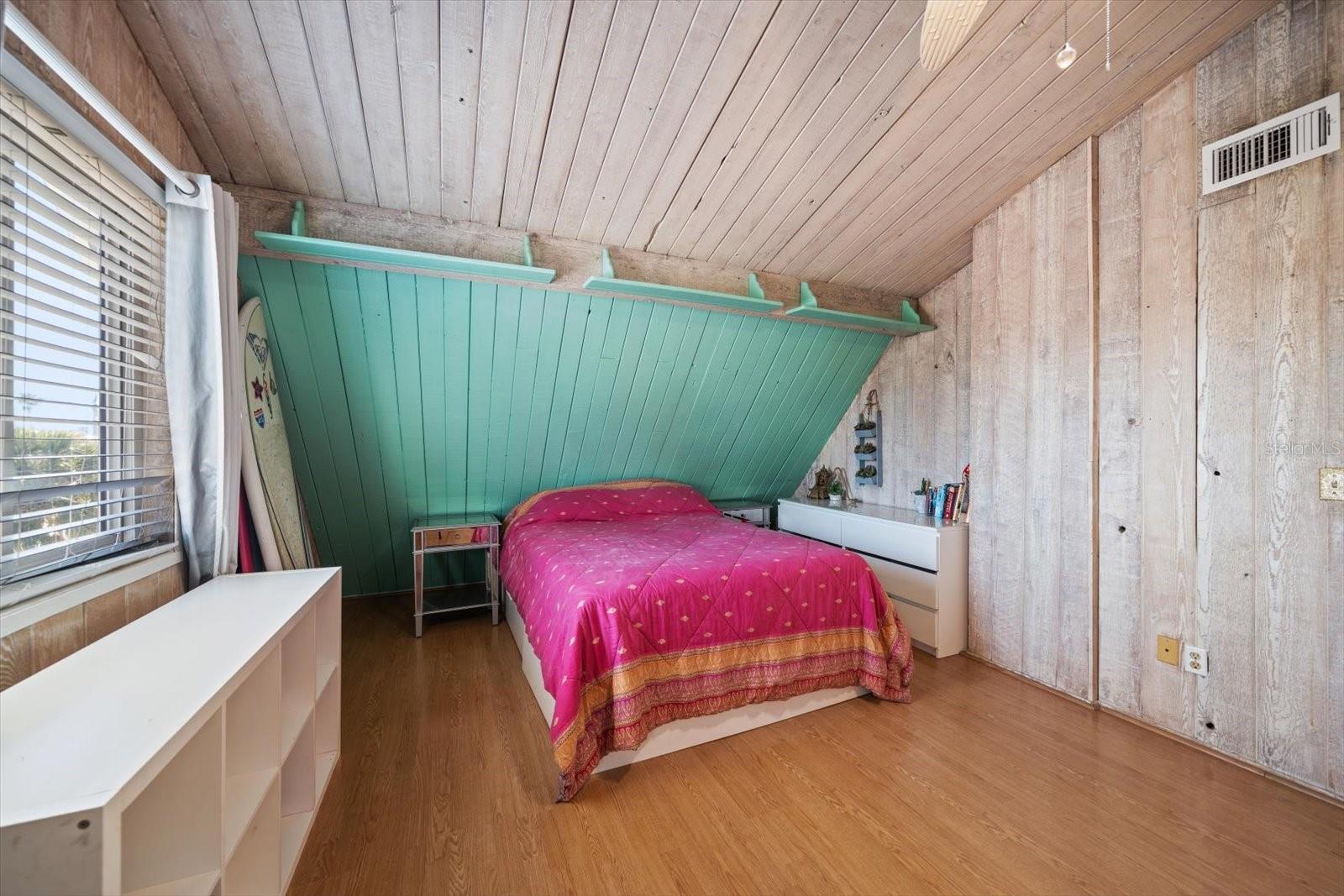 8640 W GULF Blvd TREASURE ISLAND, FL 33706