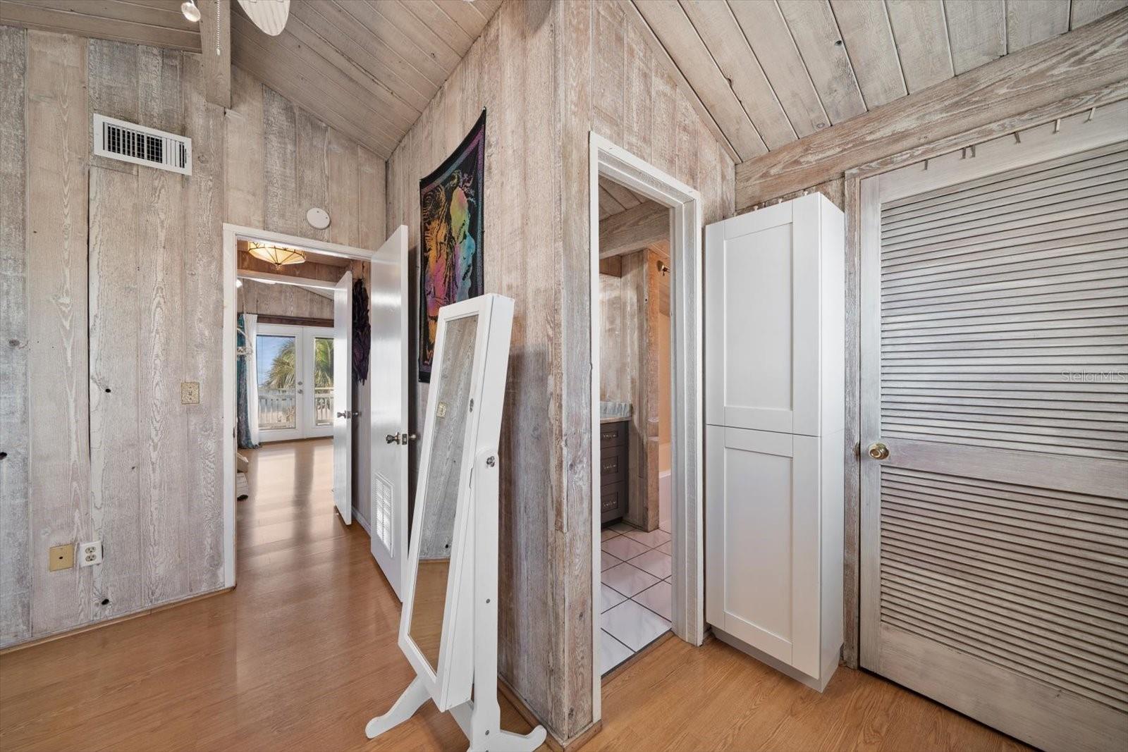 8640 W GULF Blvd TREASURE ISLAND, FL 33706