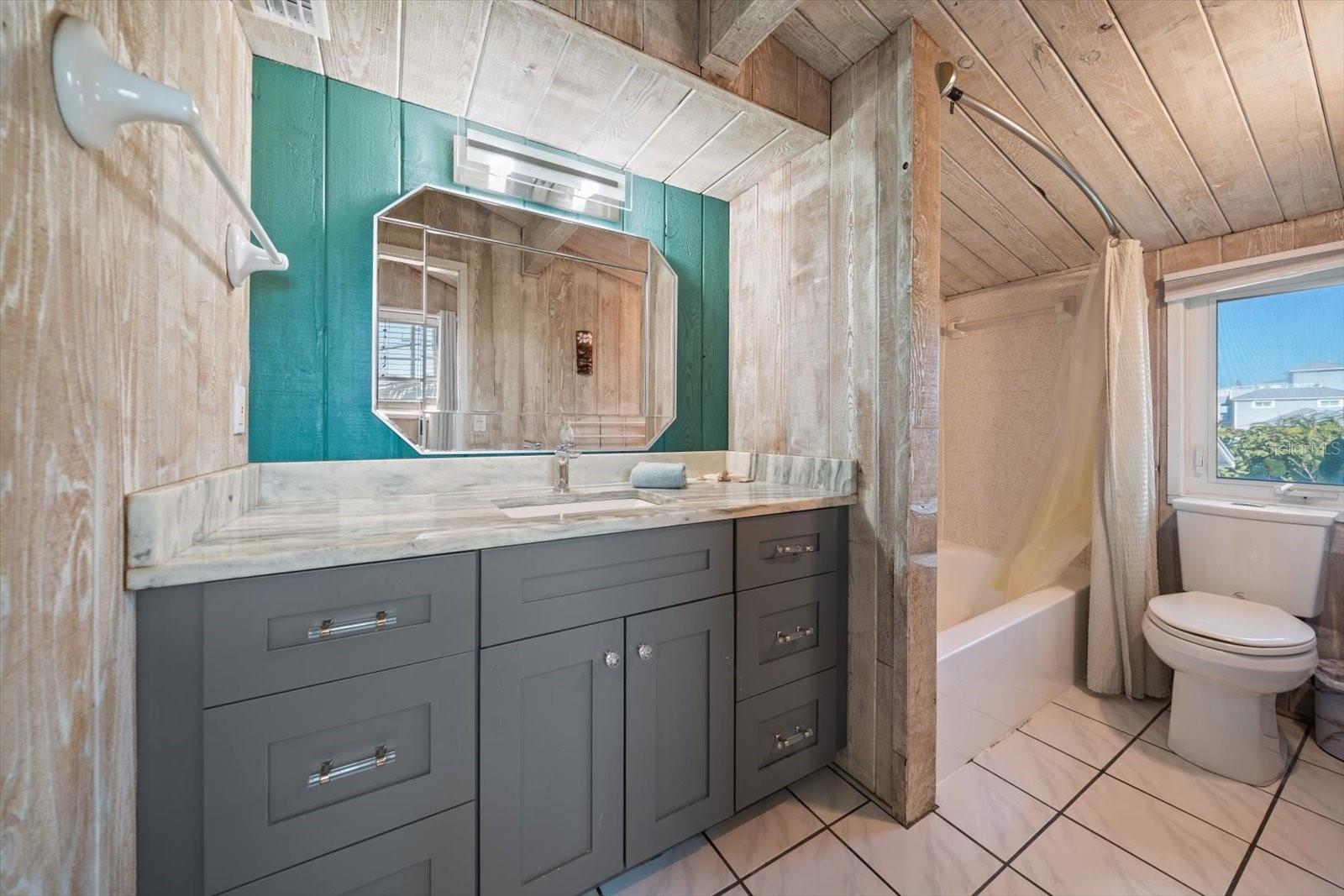 8640 W GULF Blvd TREASURE ISLAND, FL 33706