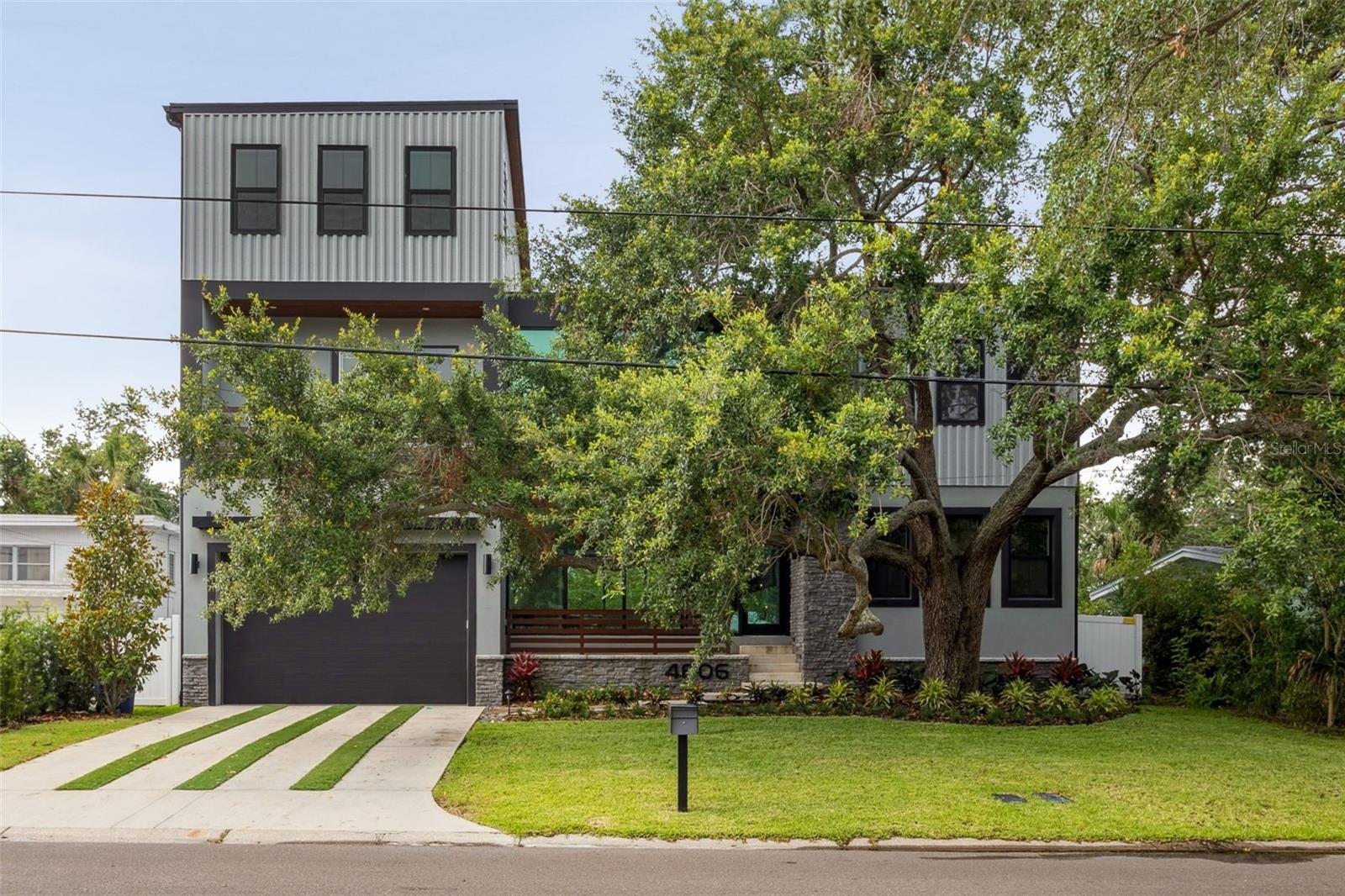 4806 W EUCLID Ave