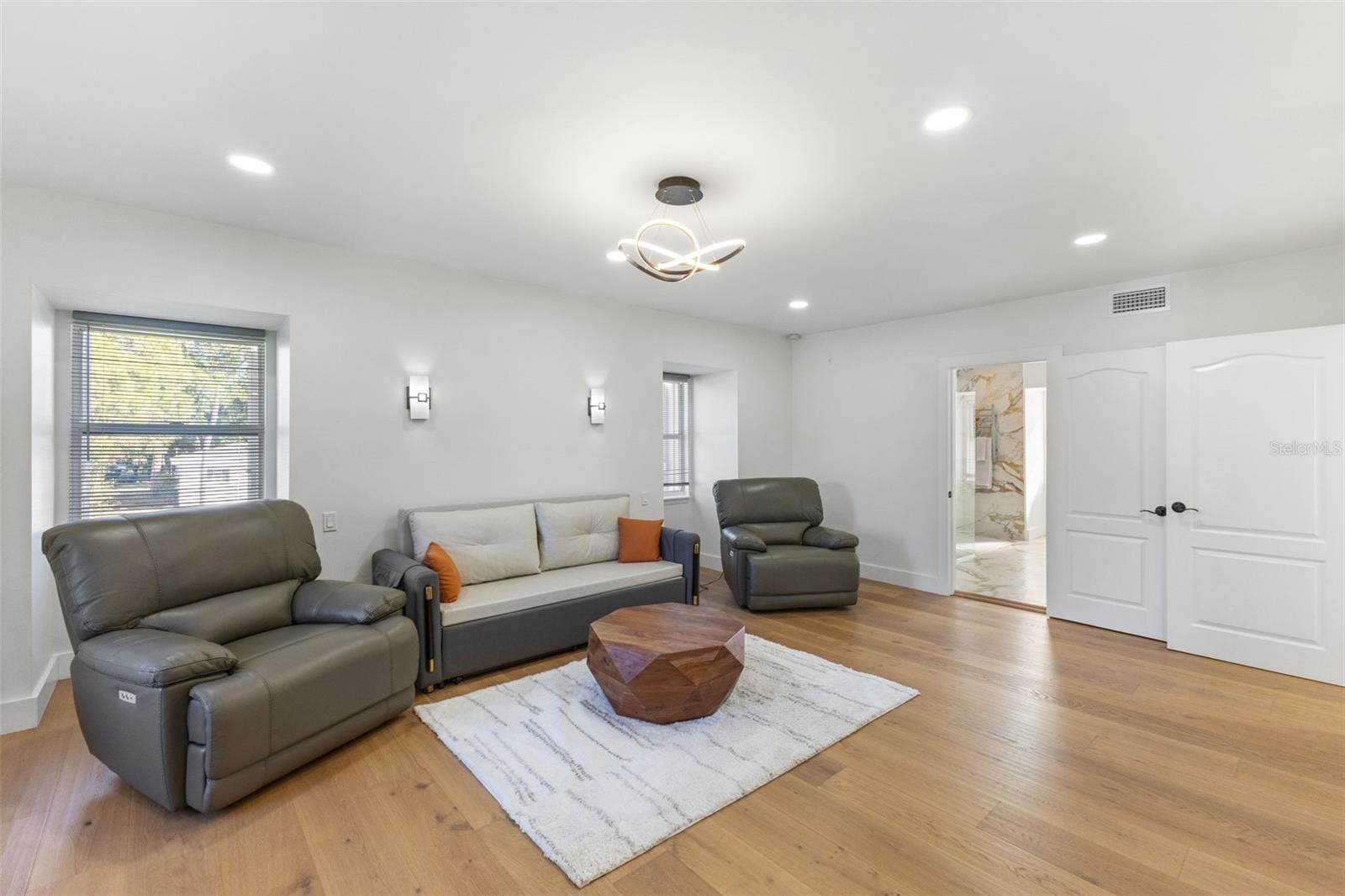 7100 Park St ST PETERSBURG, FL 33707