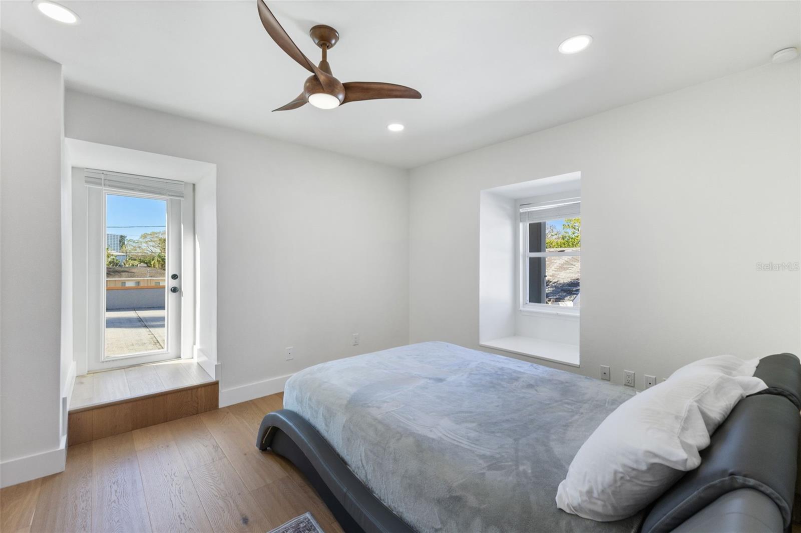 7100 Park St ST PETERSBURG, FL 33707