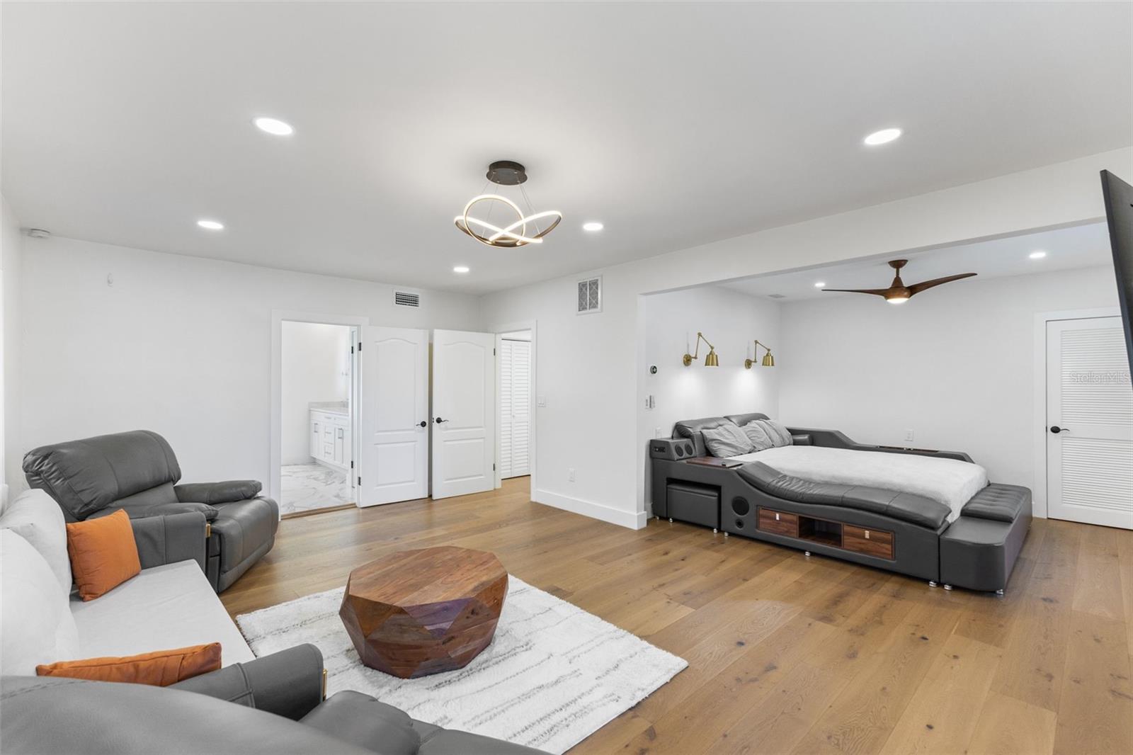 7100 Park St ST PETERSBURG, FL 33707