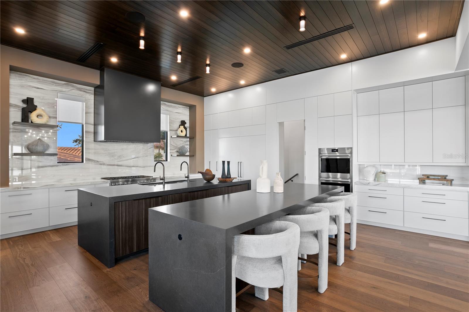 1075 31ST Ter ST PETERSBURG, FL 33704