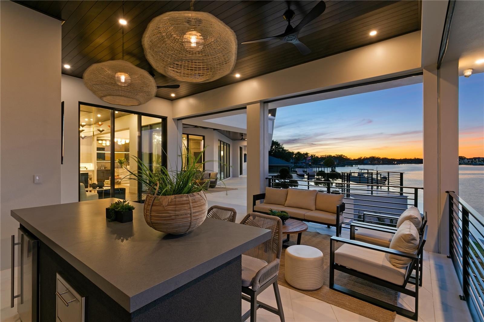 1075 31ST Ter ST PETERSBURG, FL 33704