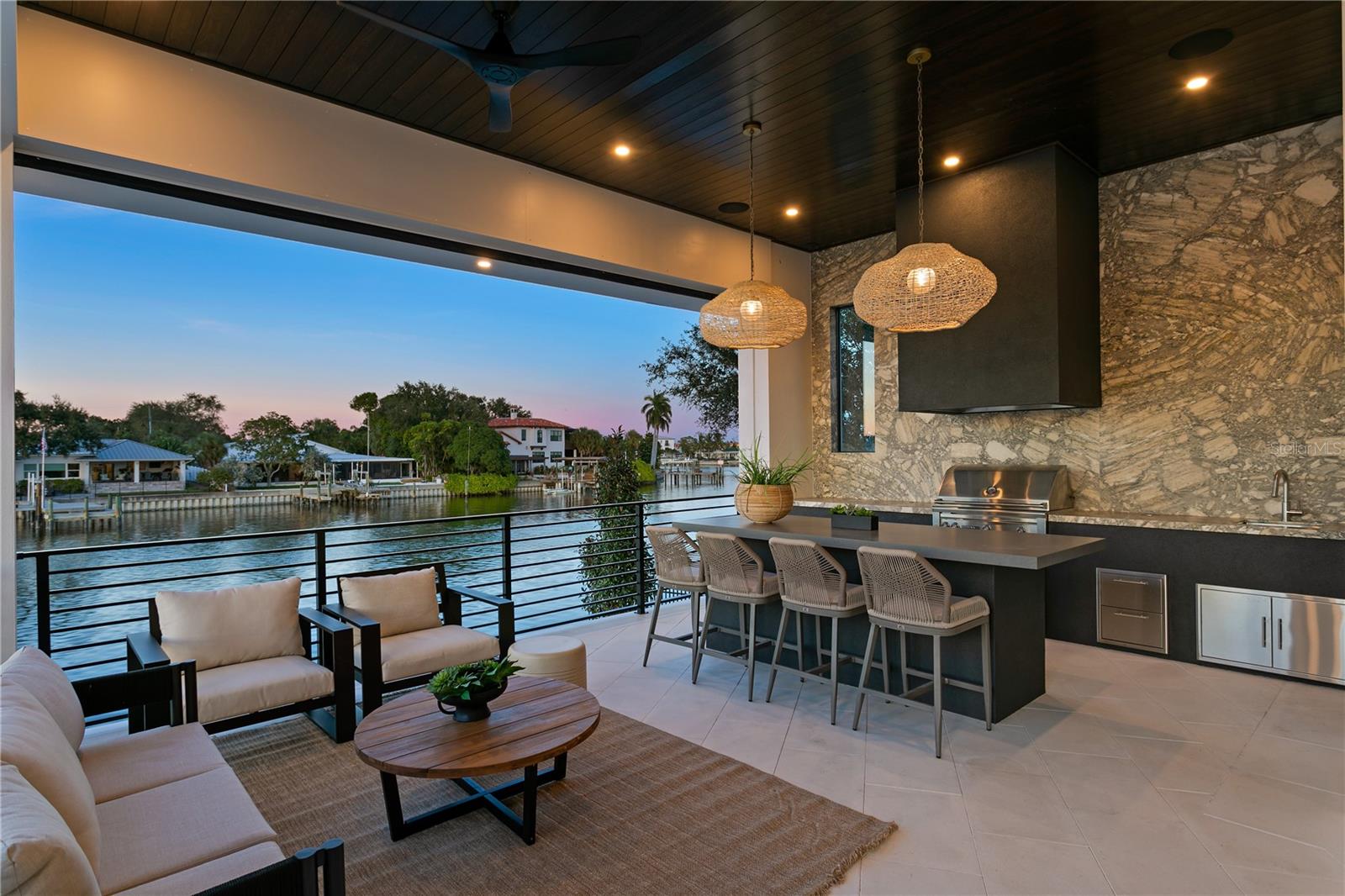 1075 31ST Ter ST PETERSBURG, FL 33704