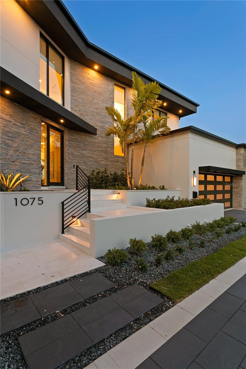 1075 31ST Ter ST PETERSBURG, FL 33704