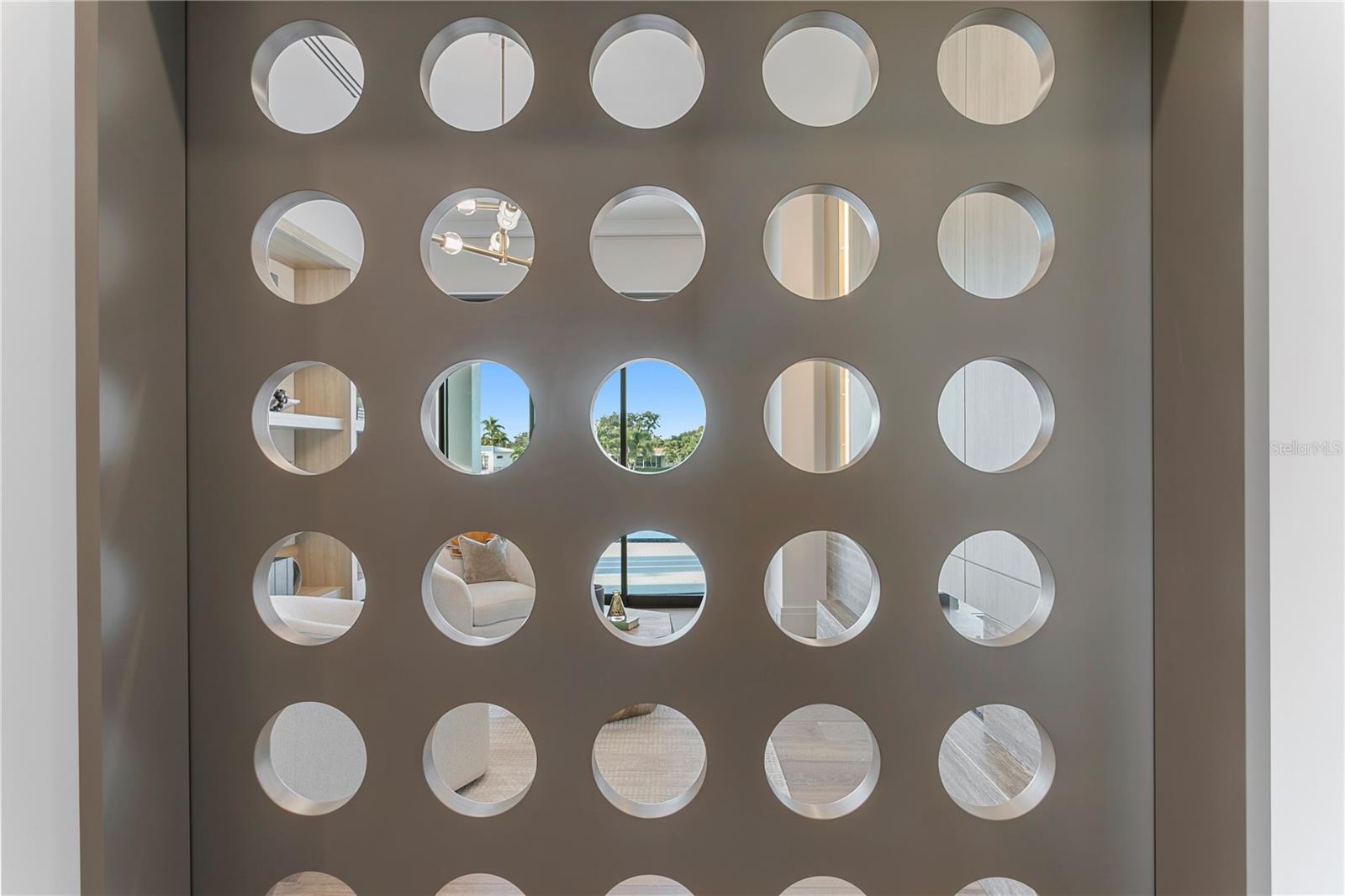 1075 31ST Ter ST PETERSBURG, FL 33704