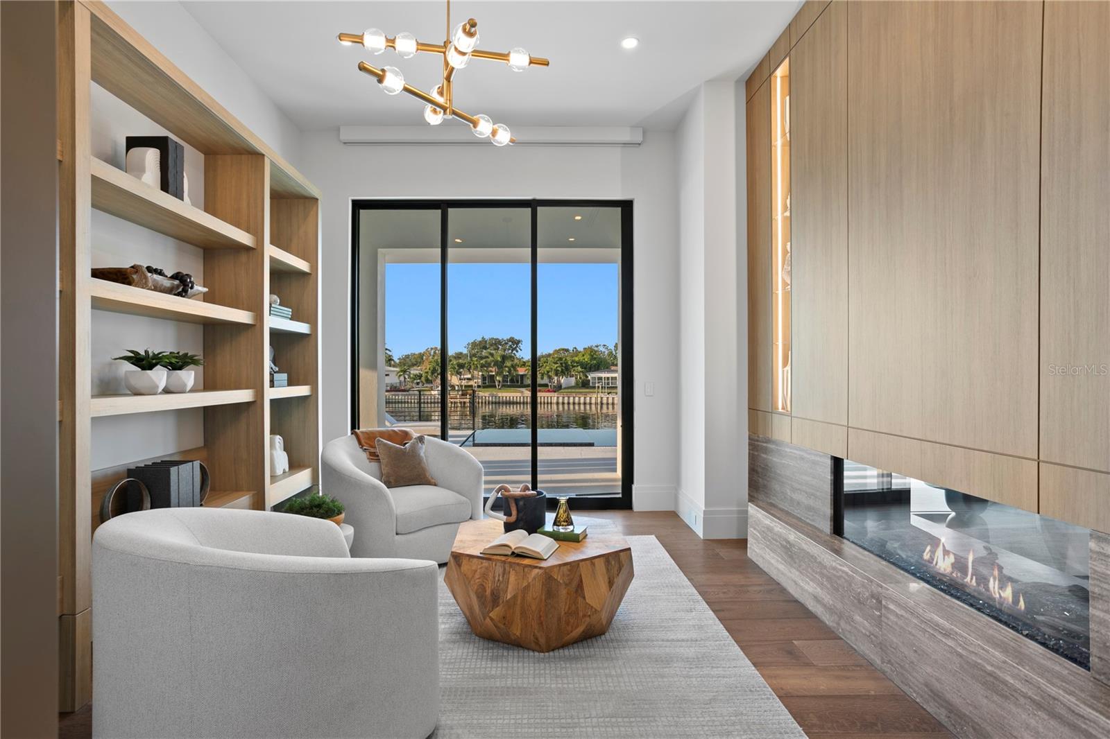 1075 31ST Ter ST PETERSBURG, FL 33704