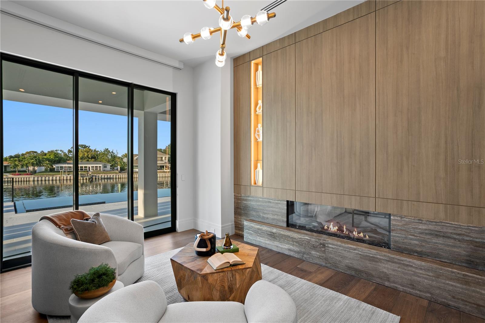 1075 31ST Ter ST PETERSBURG, FL 33704