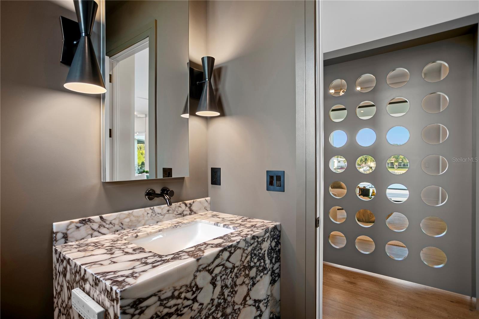 1075 31ST Ter ST PETERSBURG, FL 33704