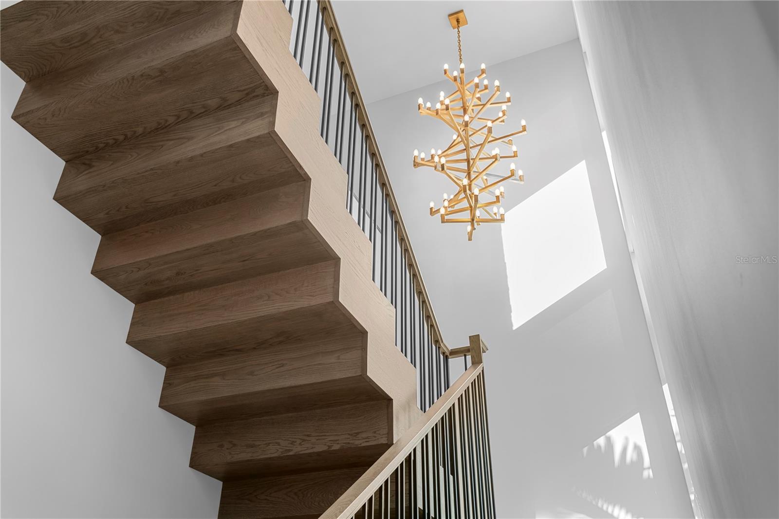 1075 31ST Ter ST PETERSBURG, FL 33704