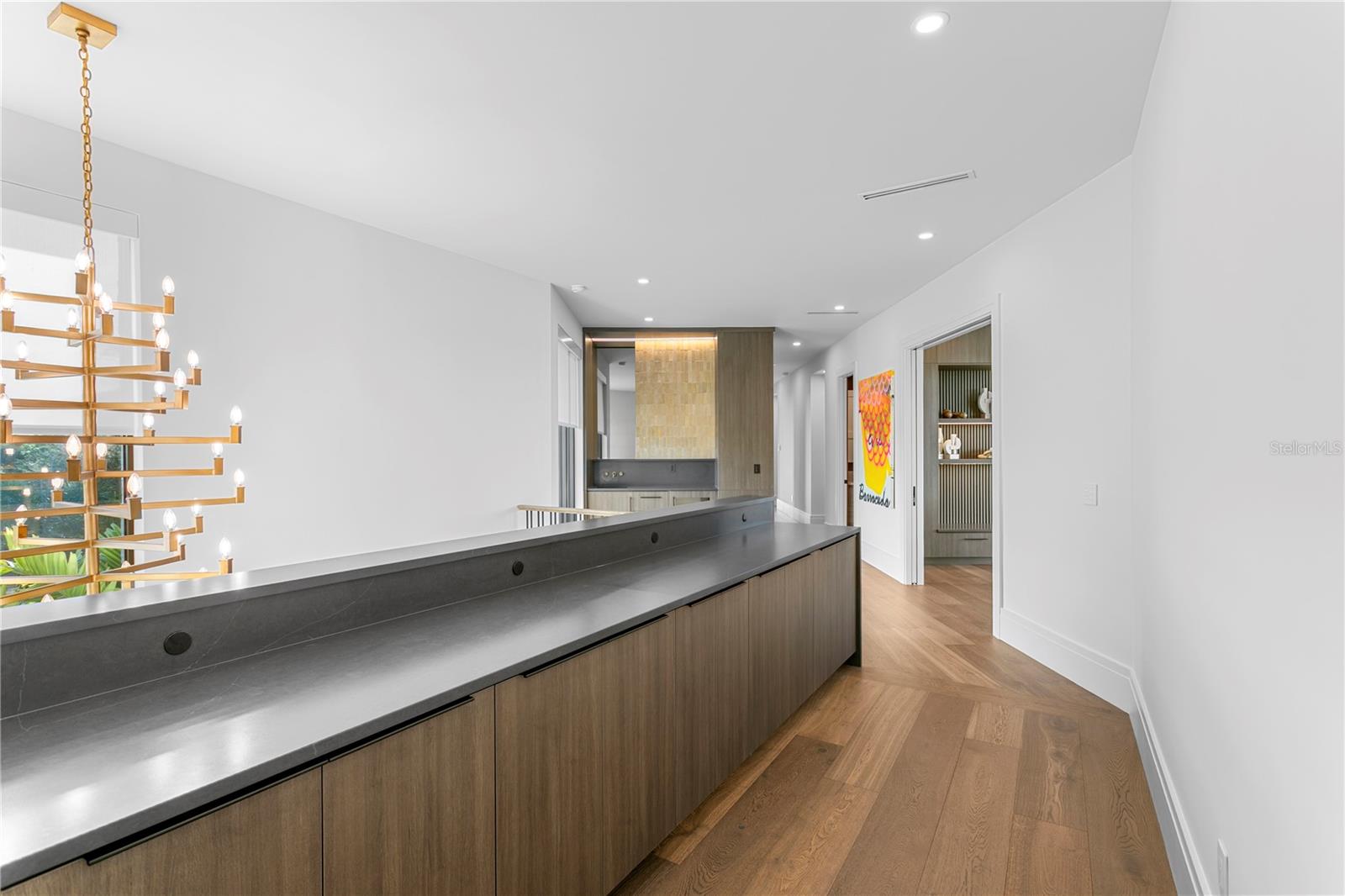 1075 31ST Ter ST PETERSBURG, FL 33704