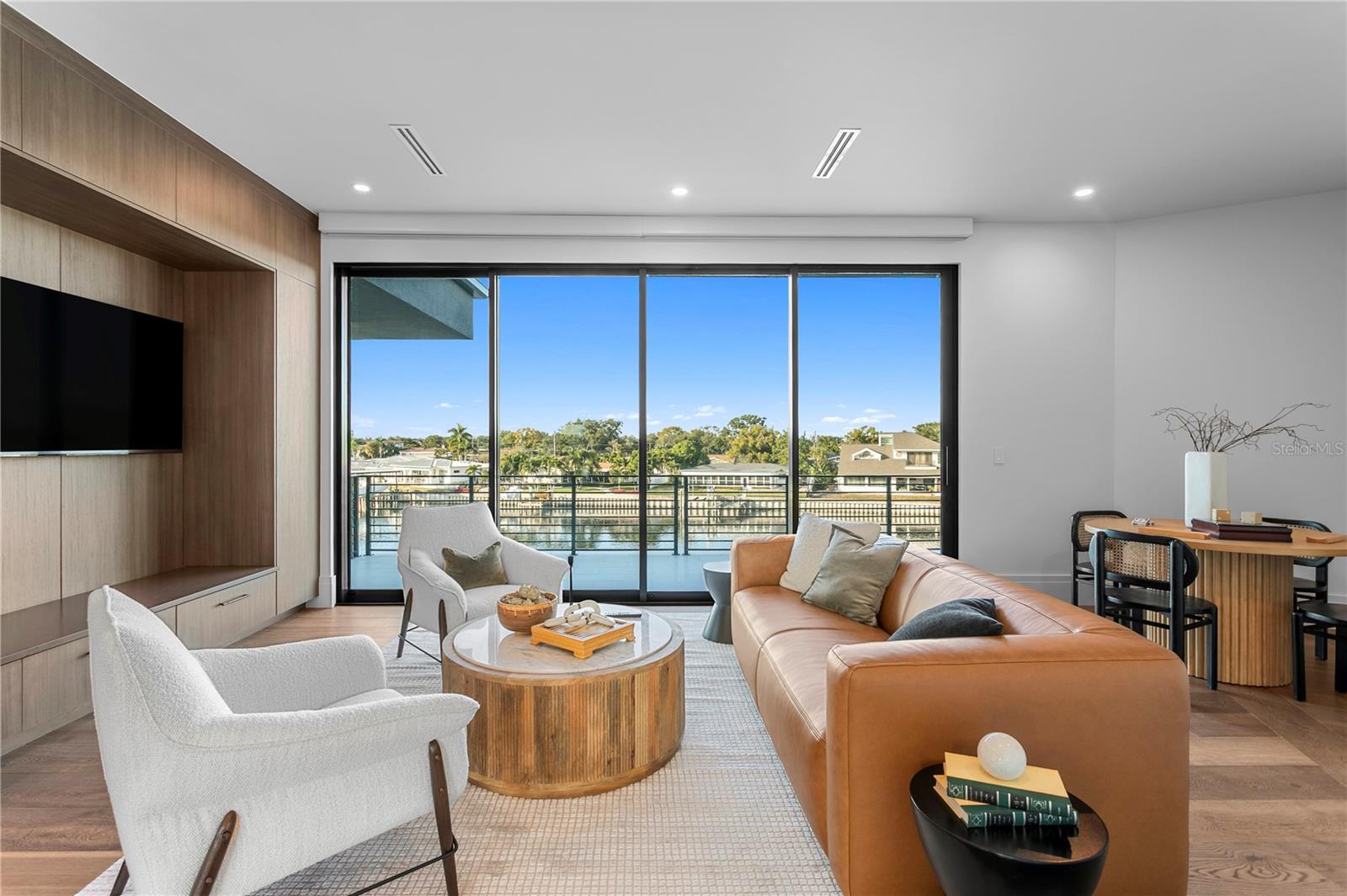 1075 31ST Ter ST PETERSBURG, FL 33704