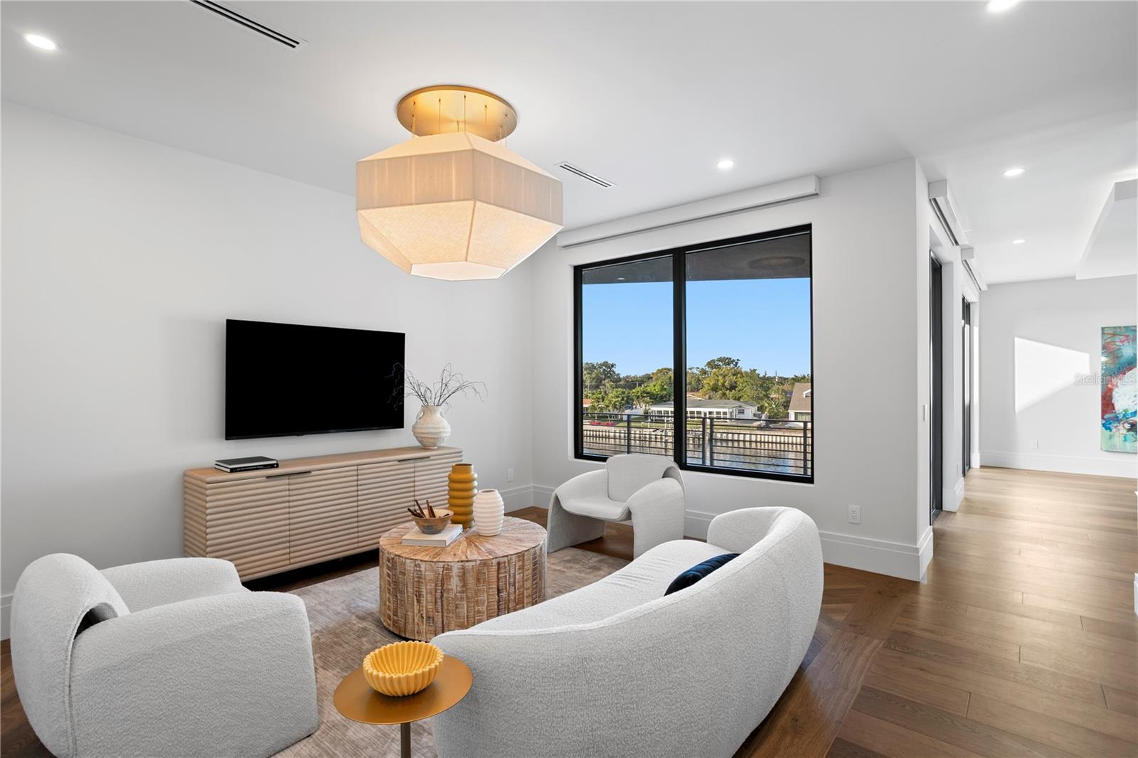 1075 31ST Ter ST PETERSBURG, FL 33704