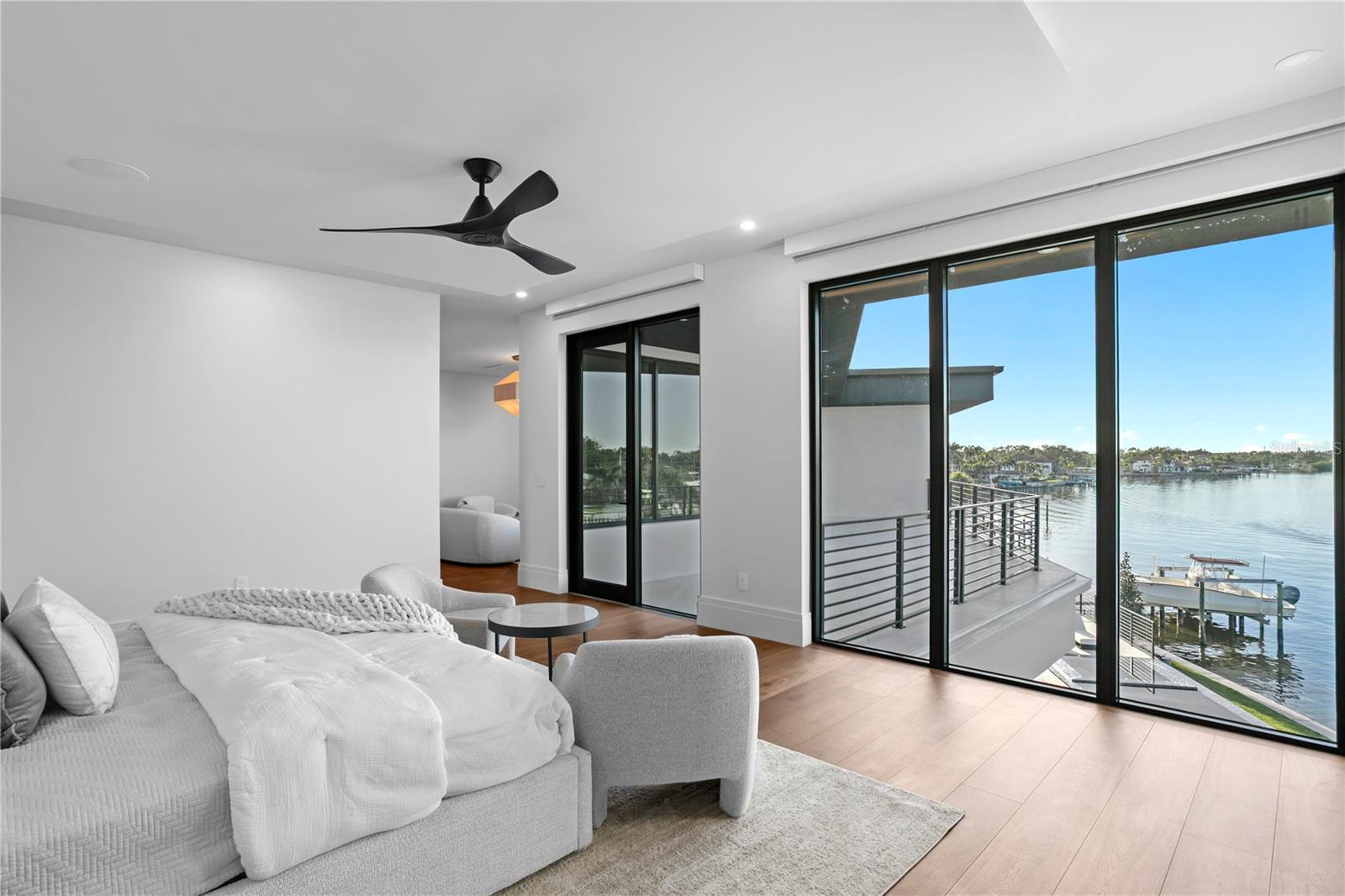 1075 31ST Ter ST PETERSBURG, FL 33704