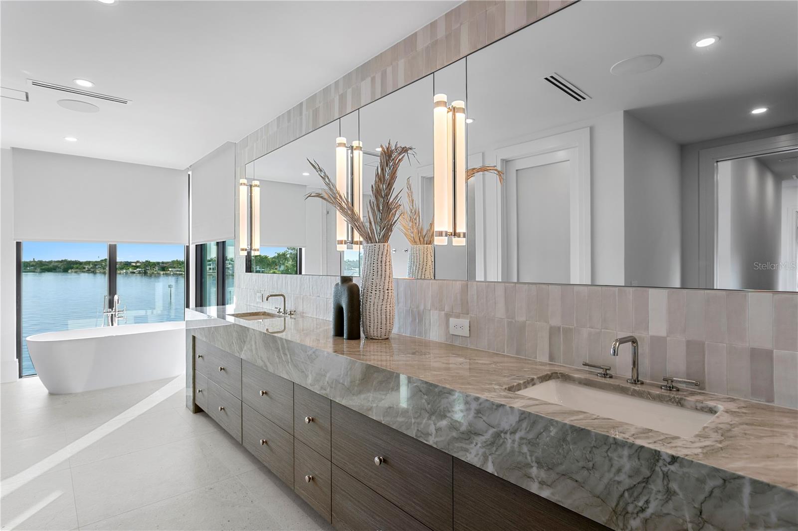 1075 31ST Ter ST PETERSBURG, FL 33704