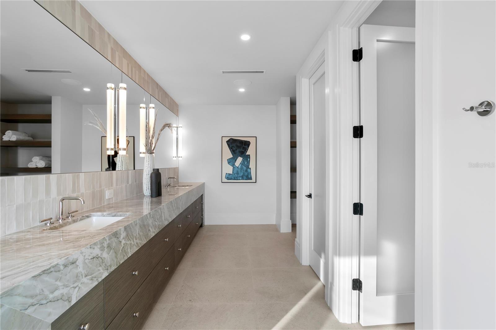 1075 31ST Ter ST PETERSBURG, FL 33704