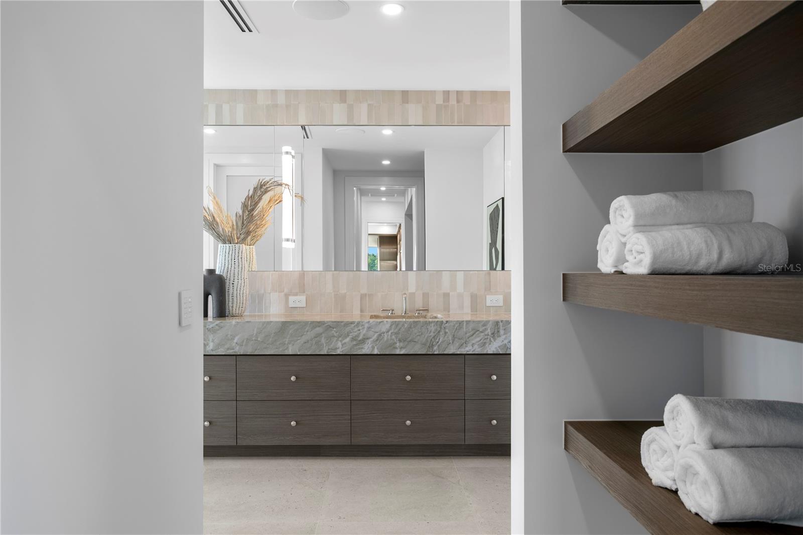 1075 31ST Ter ST PETERSBURG, FL 33704