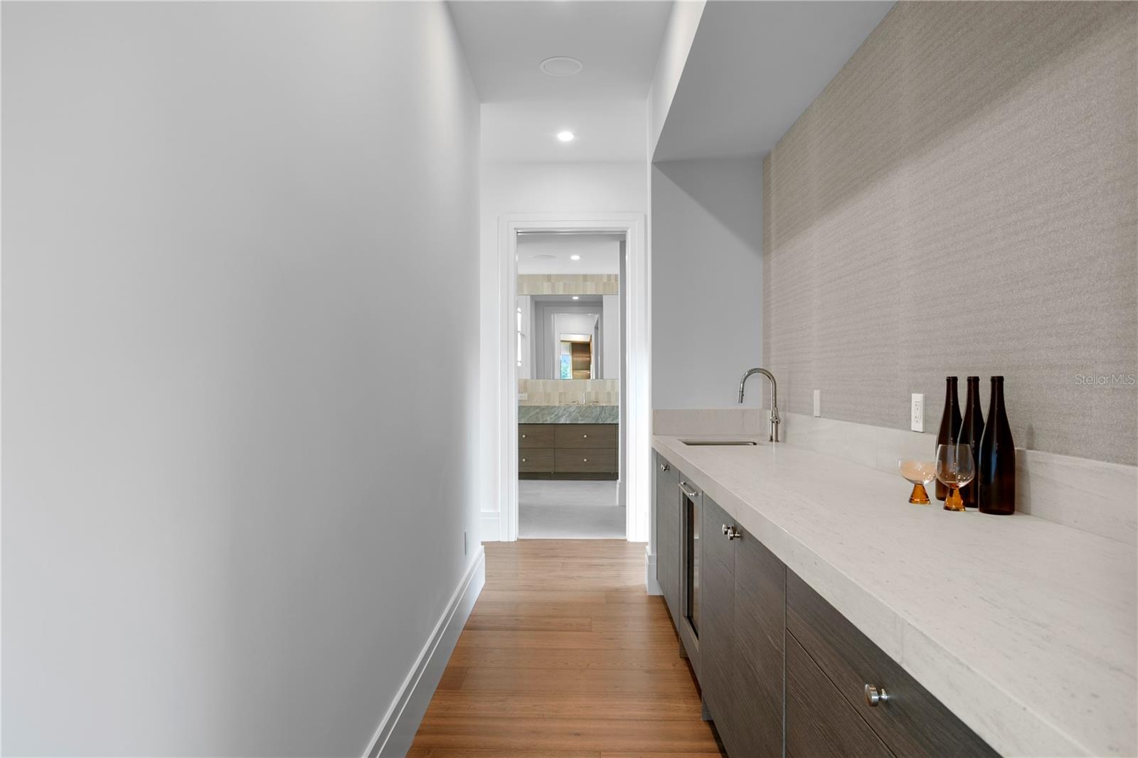 1075 31ST Ter ST PETERSBURG, FL 33704