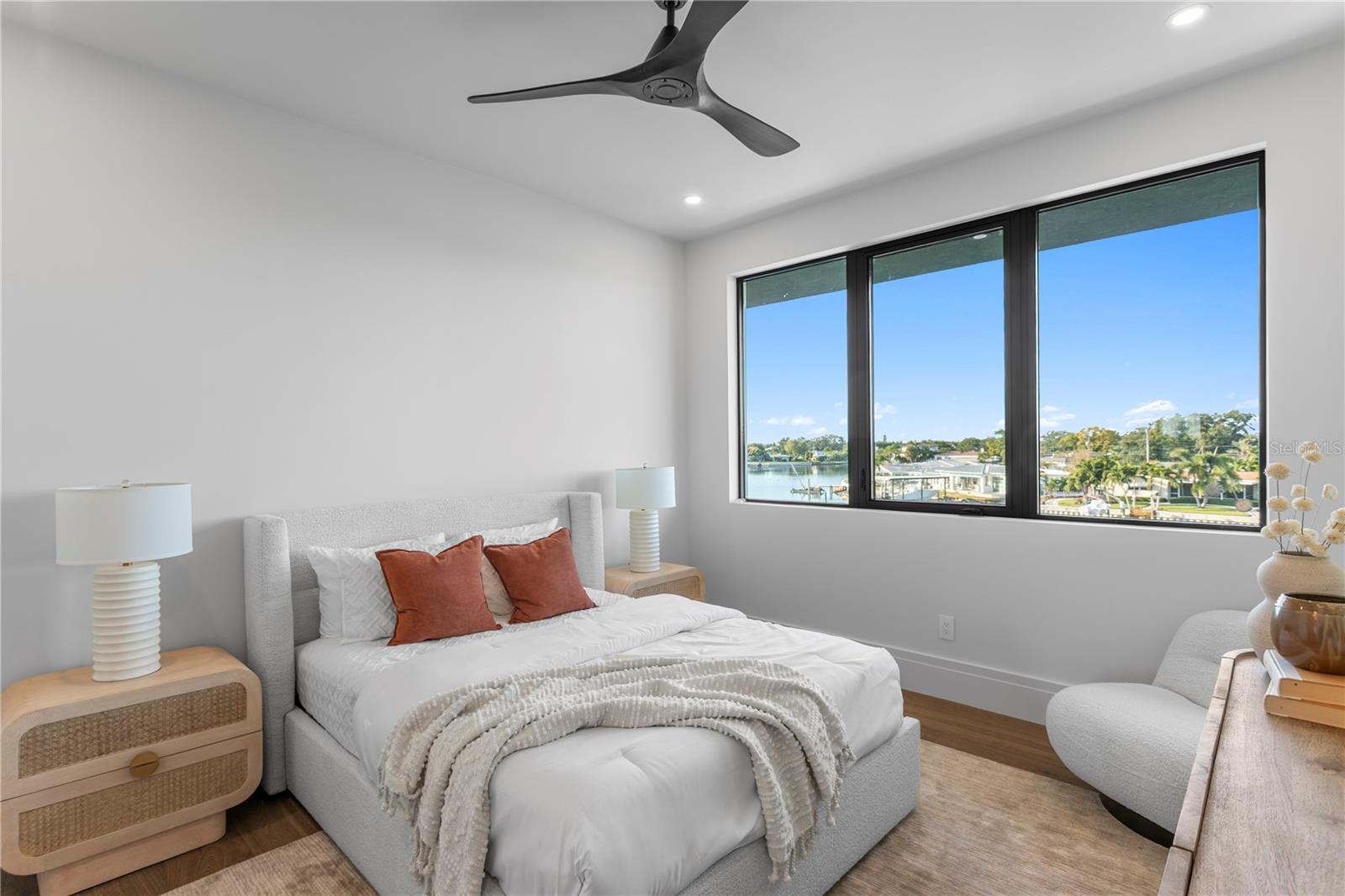 1075 31ST Ter ST PETERSBURG, FL 33704