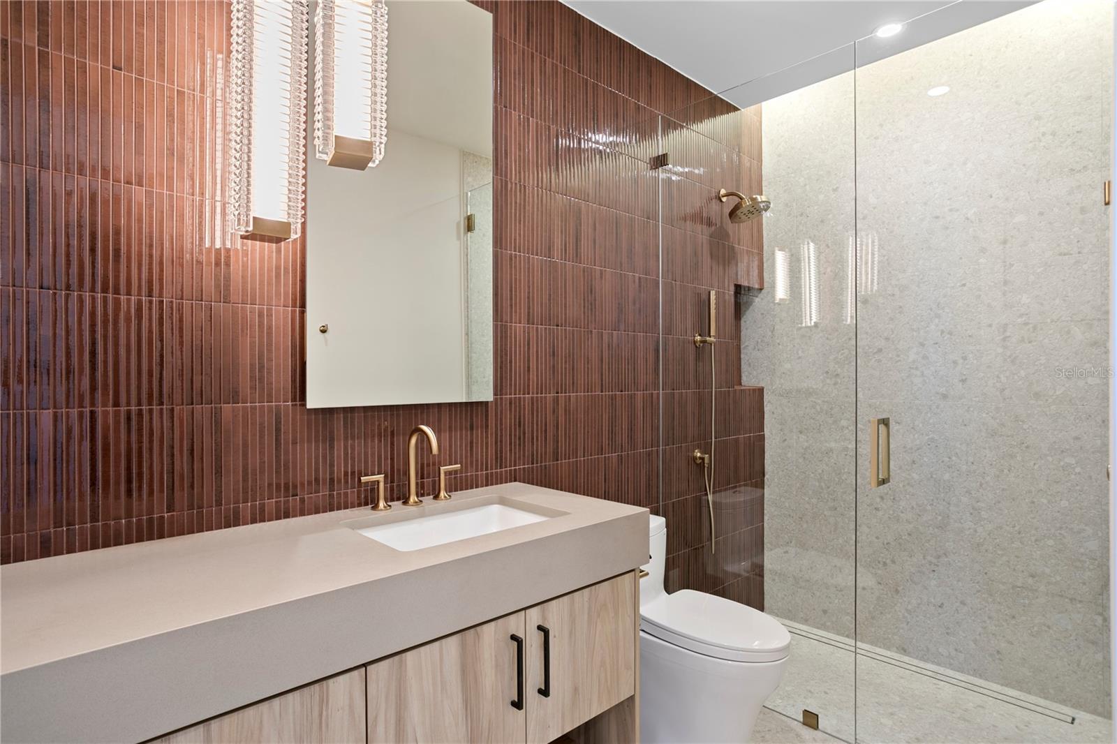 1075 31ST Ter ST PETERSBURG, FL 33704