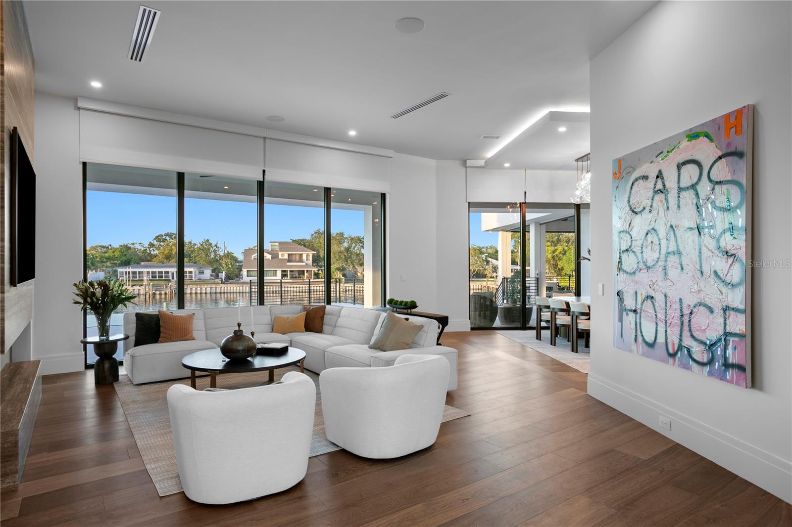 1075 31ST Ter ST PETERSBURG, FL 33704