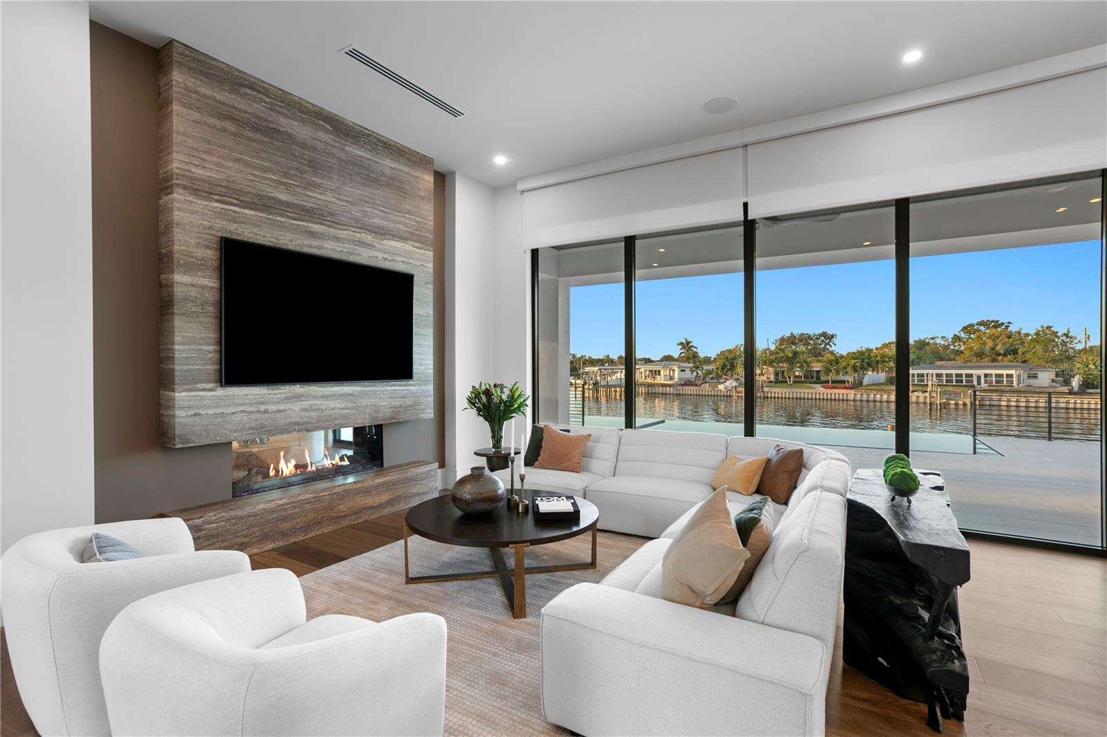 1075 31ST Ter ST PETERSBURG, FL 33704