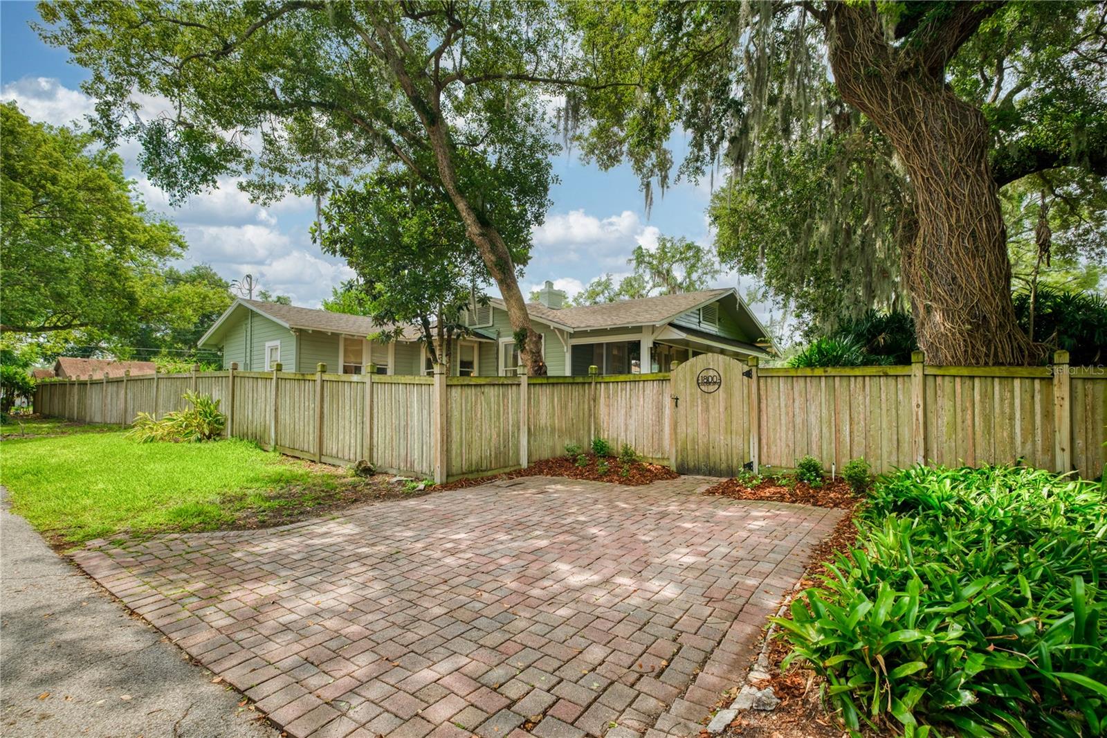 1800 CARLTON Dr ORLANDO, FL 32806