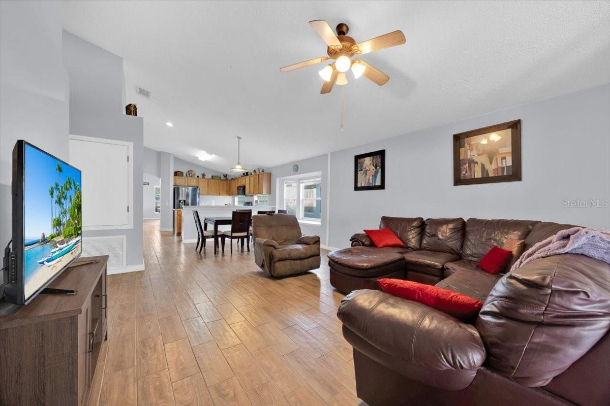 8361 WESTCOTT Shr Dr ORLANDO, FL 32829