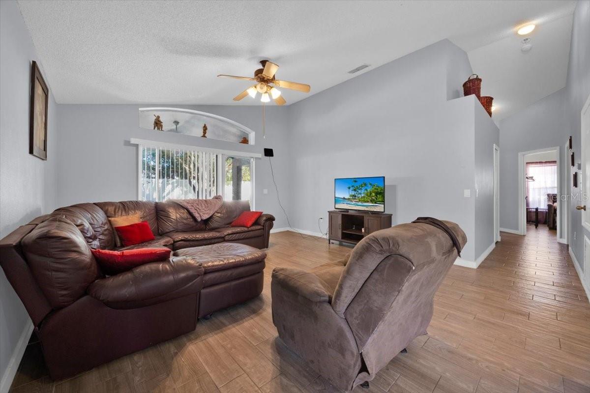 8361 WESTCOTT Shr Dr ORLANDO, FL 32829