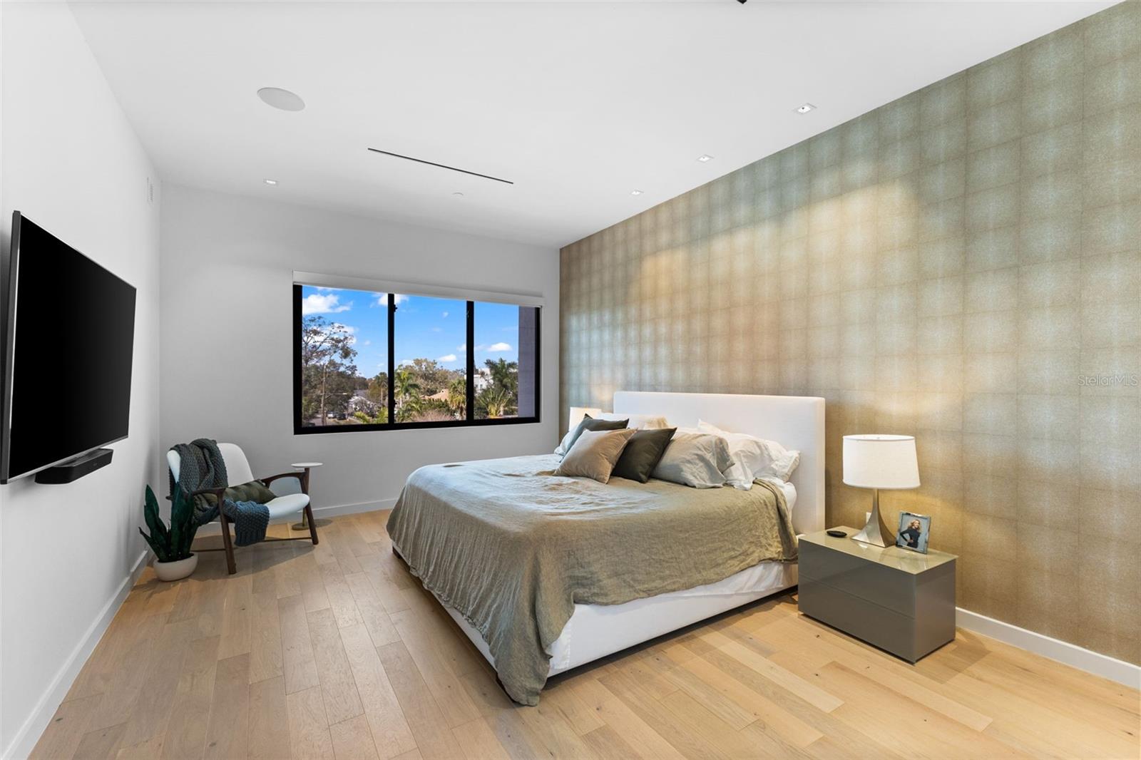 45 27TH St #1 ST PETERSBURG, FL 33712