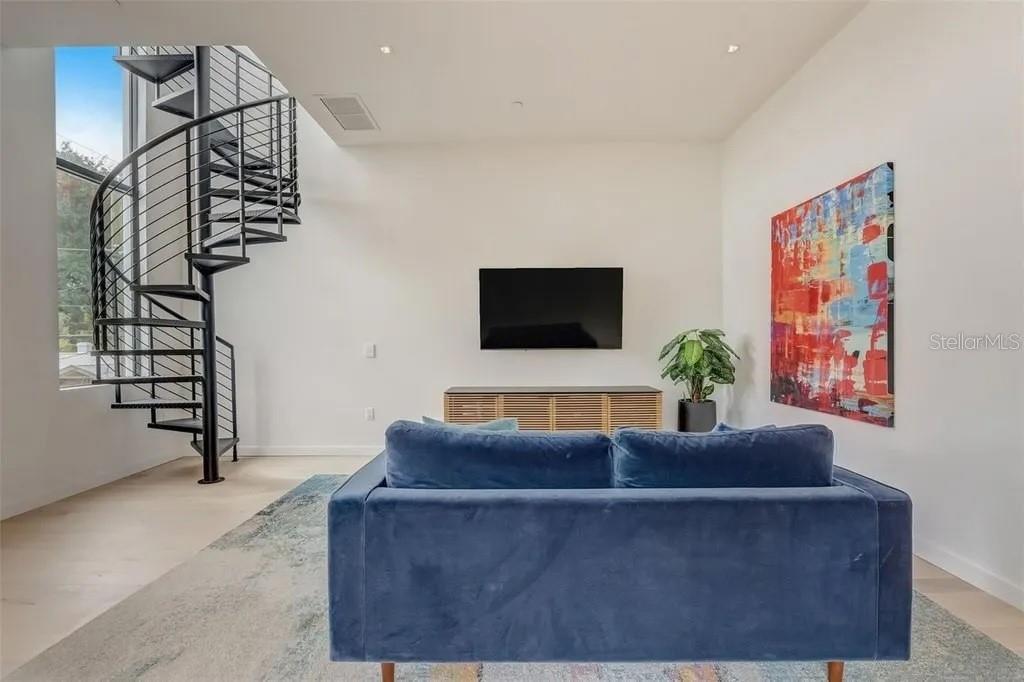 45 27TH St #1 ST PETERSBURG, FL 33712