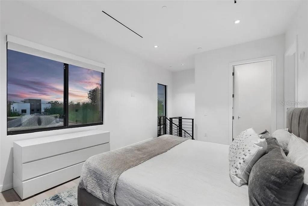 45 27TH St #1 ST PETERSBURG, FL 33712