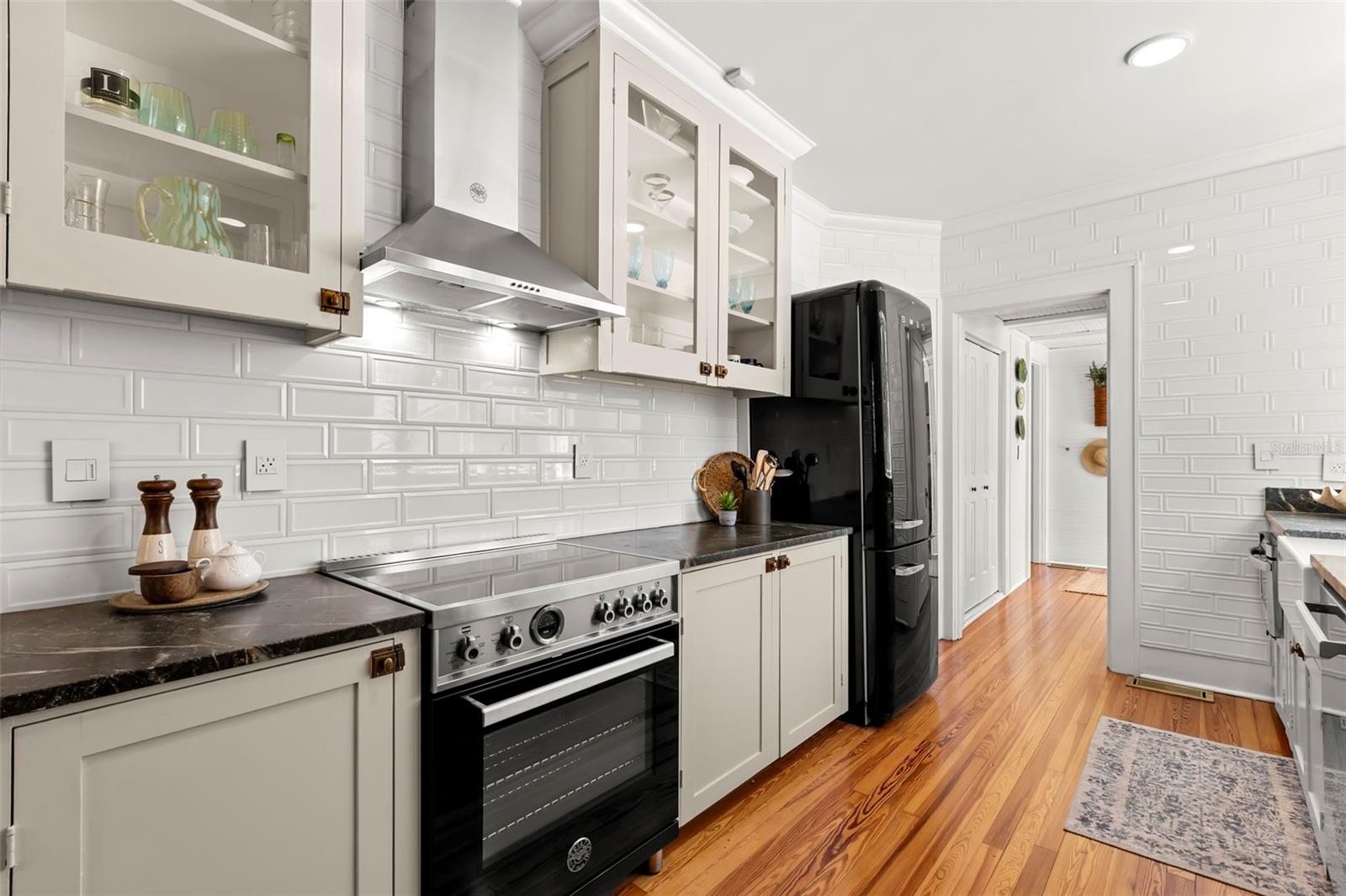 516 17TH Ave ST PETERSBURG, FL 33704