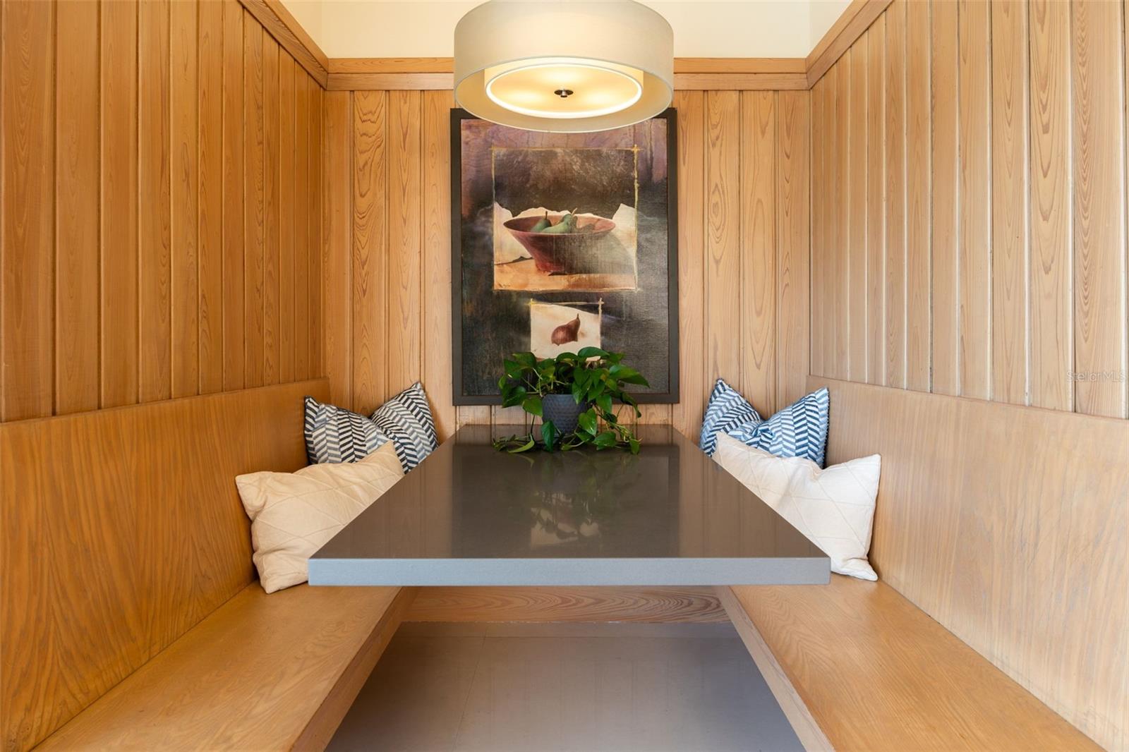 10 BRIGHTWATERS Cir ST PETERSBURG, FL 33704