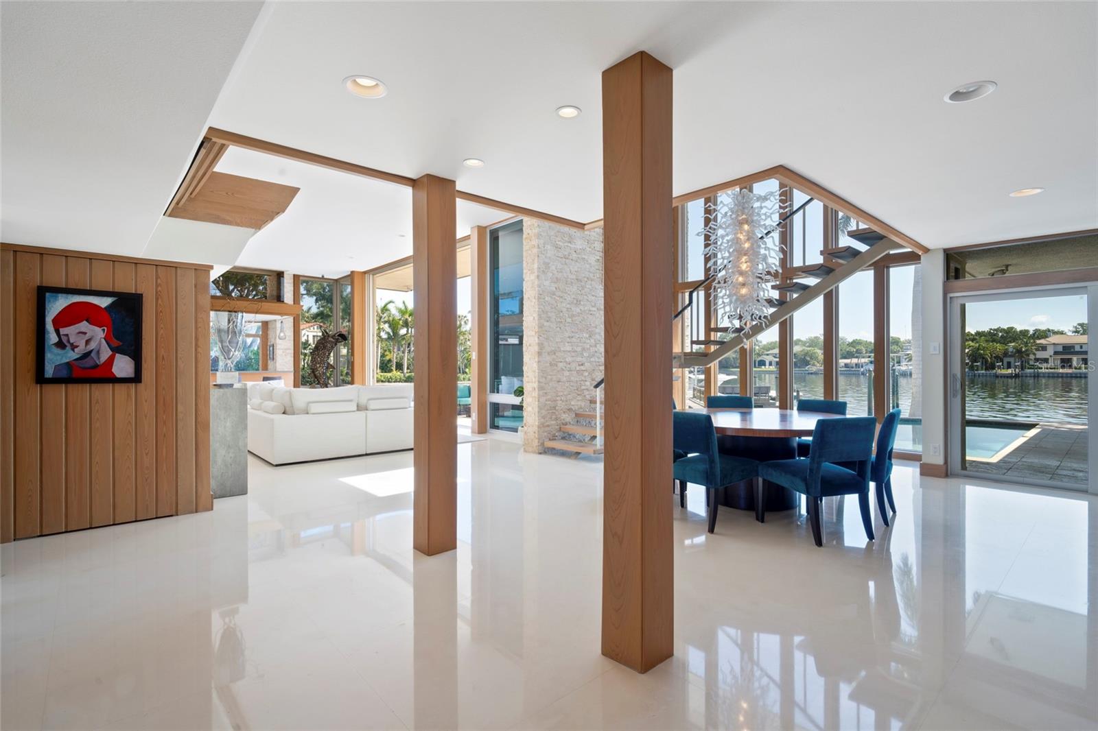 10 BRIGHTWATERS Cir ST PETERSBURG, FL 33704