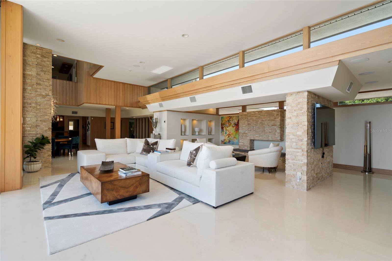 10 BRIGHTWATERS Cir ST PETERSBURG, FL 33704