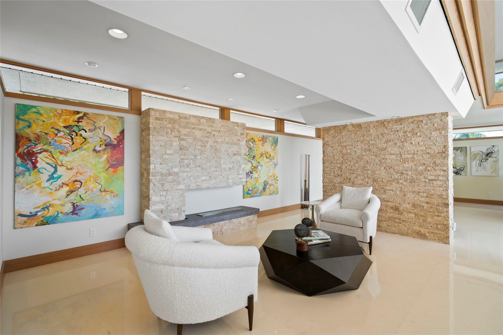 10 BRIGHTWATERS Cir ST PETERSBURG, FL 33704