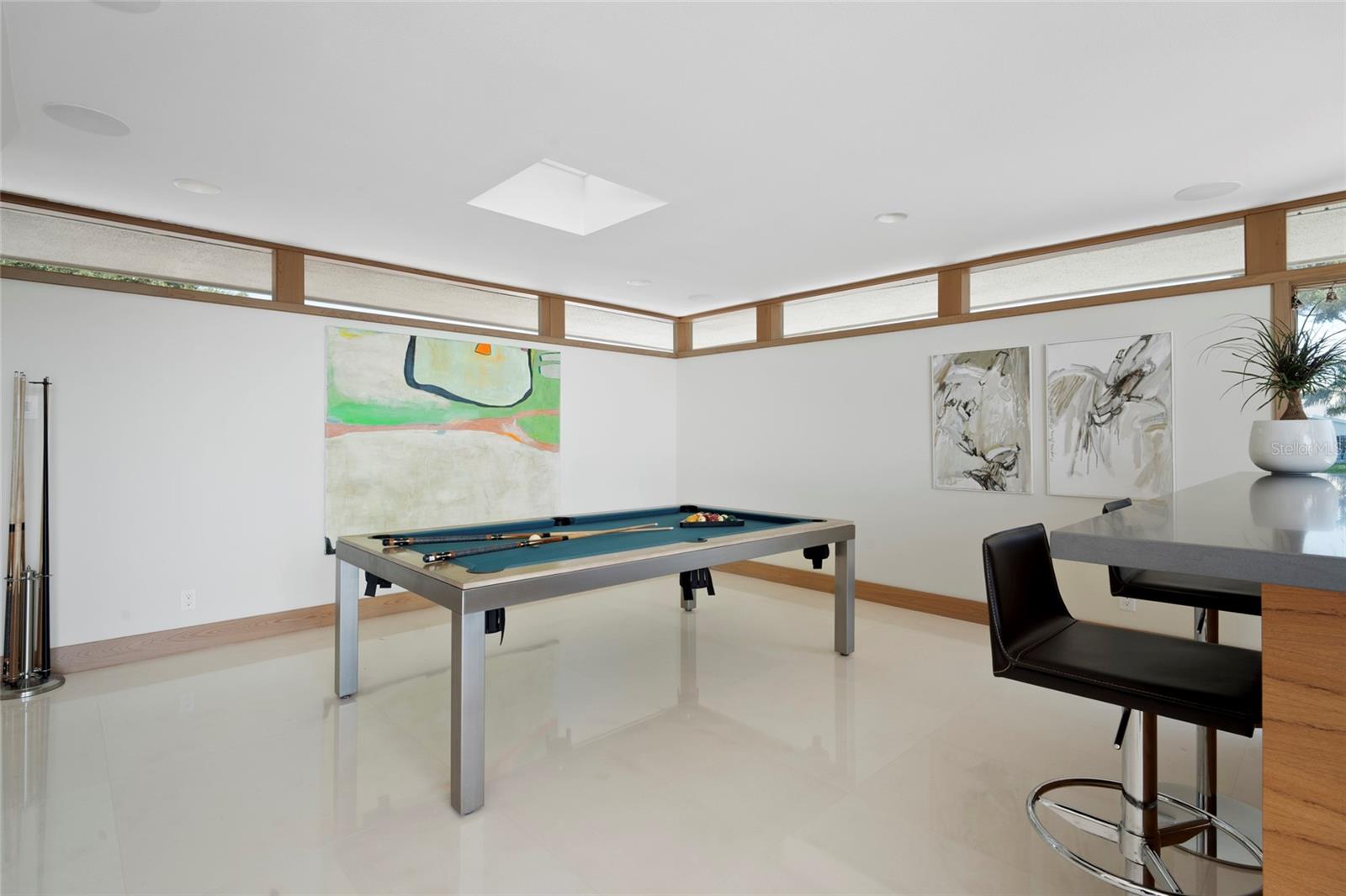 10 BRIGHTWATERS Cir ST PETERSBURG, FL 33704