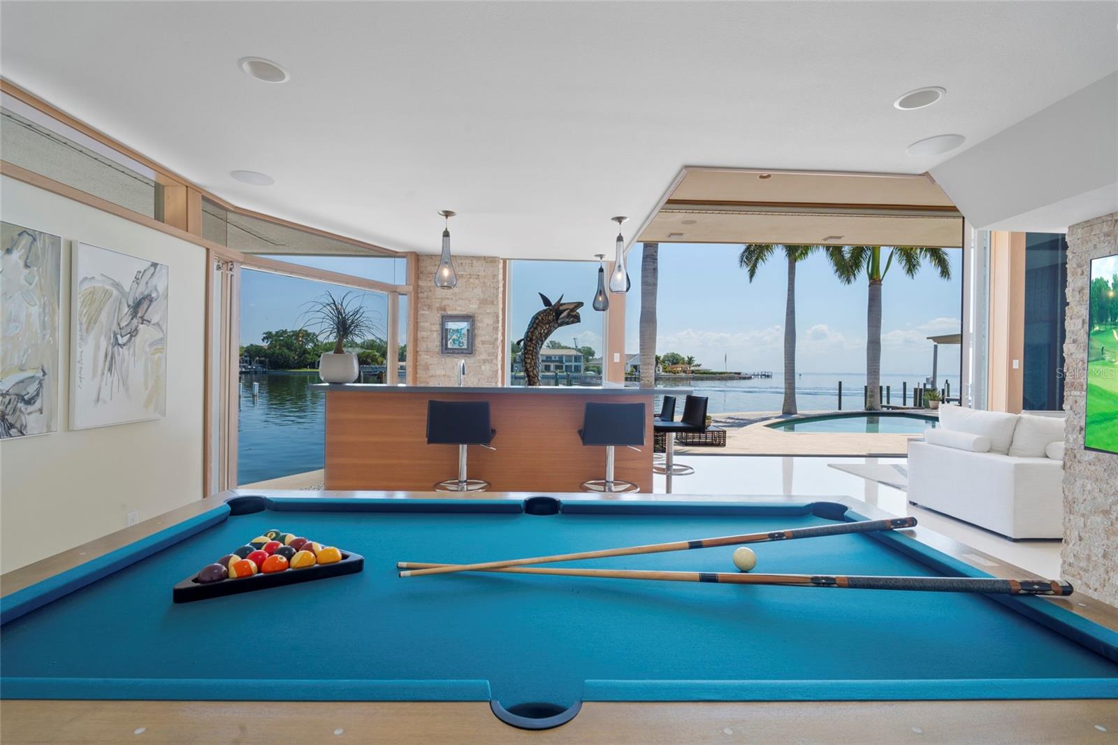 10 BRIGHTWATERS Cir ST PETERSBURG, FL 33704