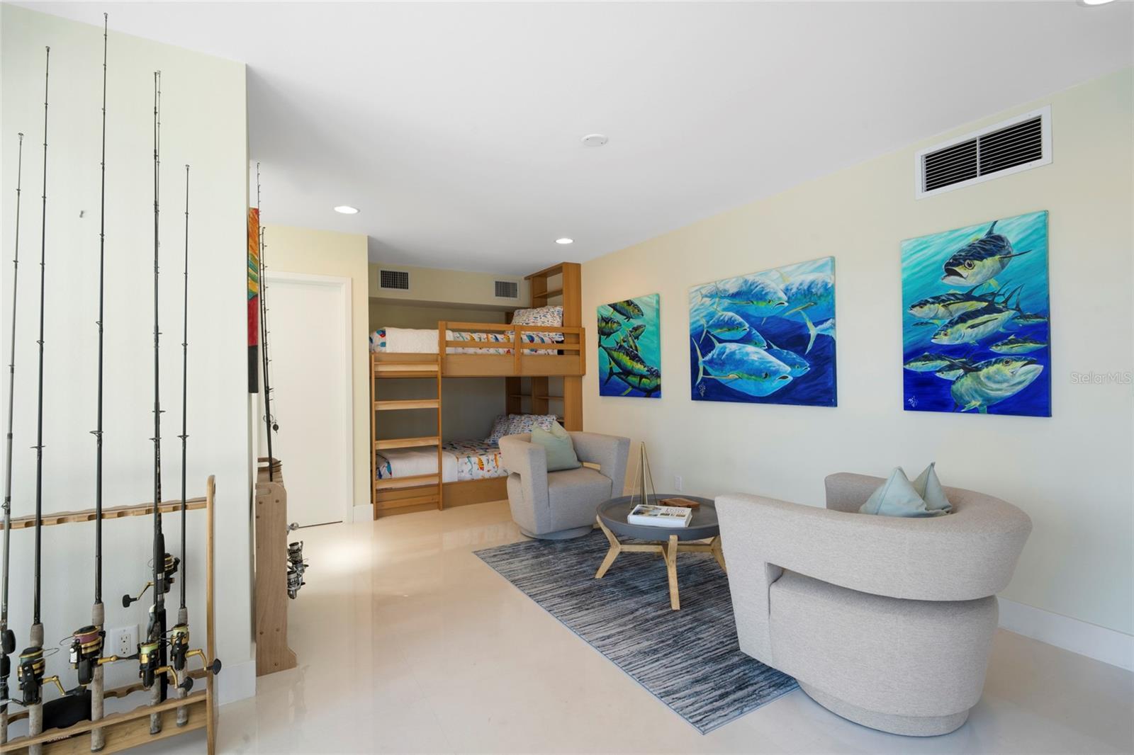 10 BRIGHTWATERS Cir ST PETERSBURG, FL 33704