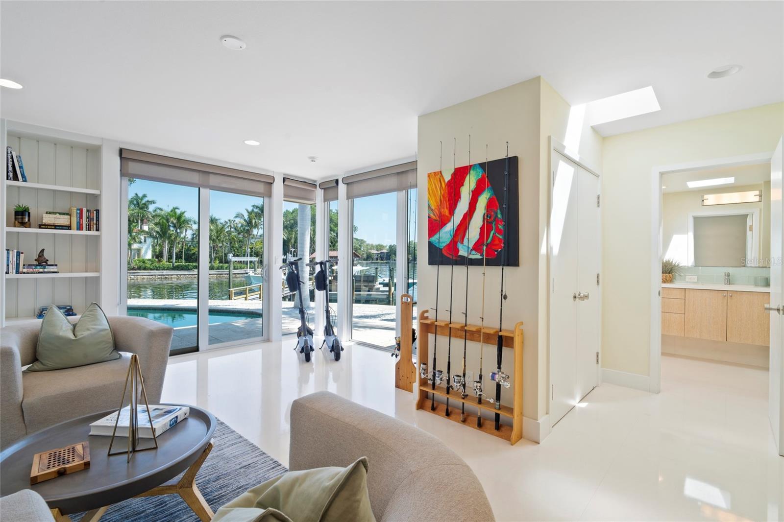 10 BRIGHTWATERS Cir ST PETERSBURG, FL 33704