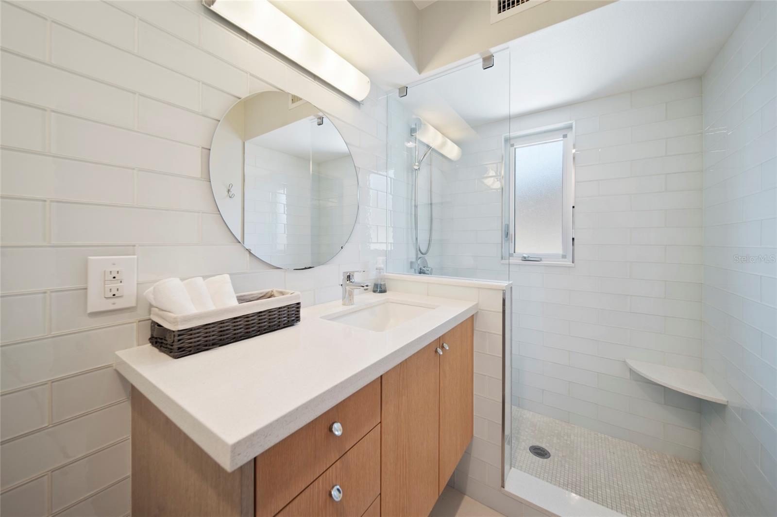 10 BRIGHTWATERS Cir ST PETERSBURG, FL 33704