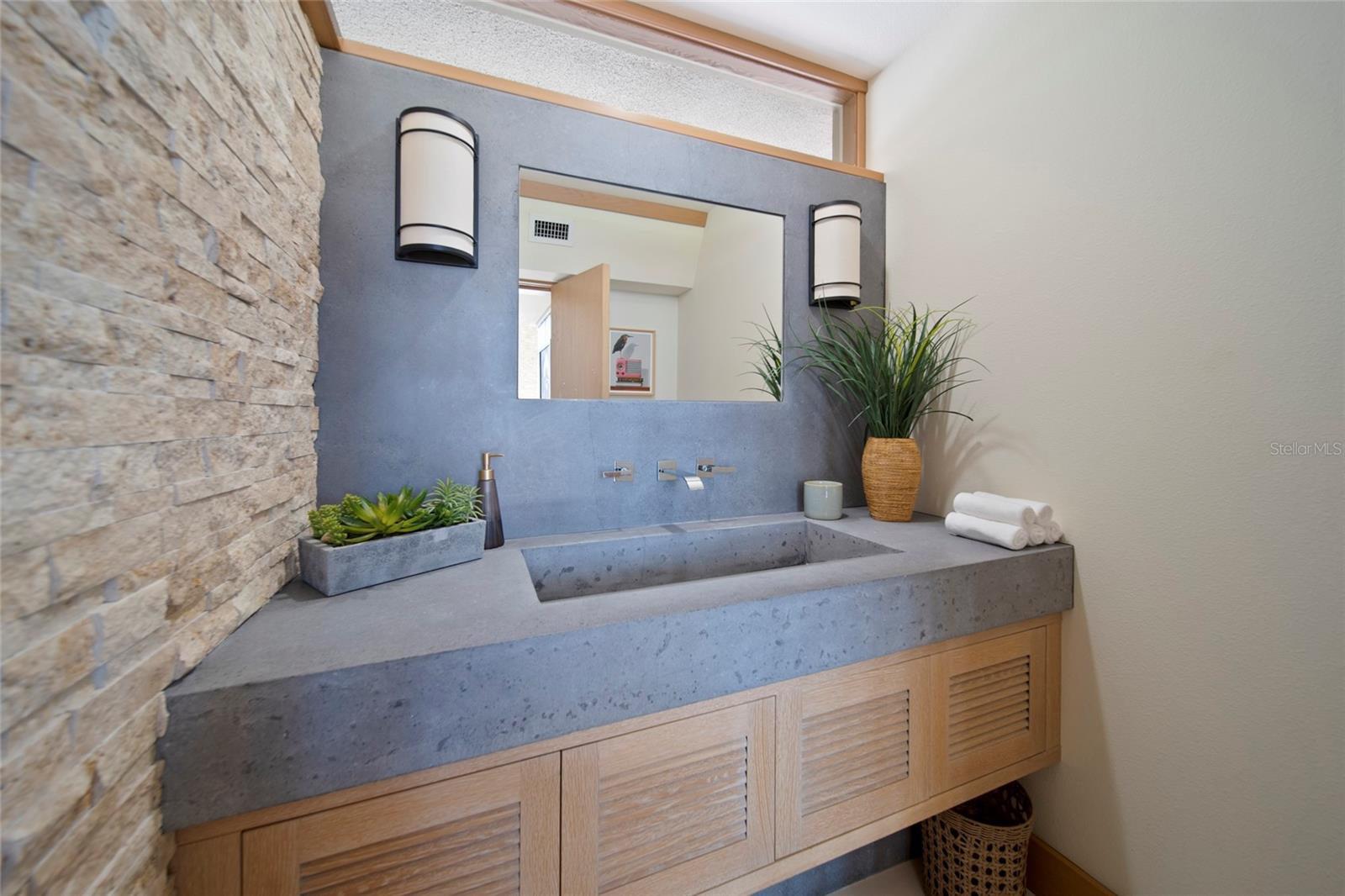 10 BRIGHTWATERS Cir ST PETERSBURG, FL 33704