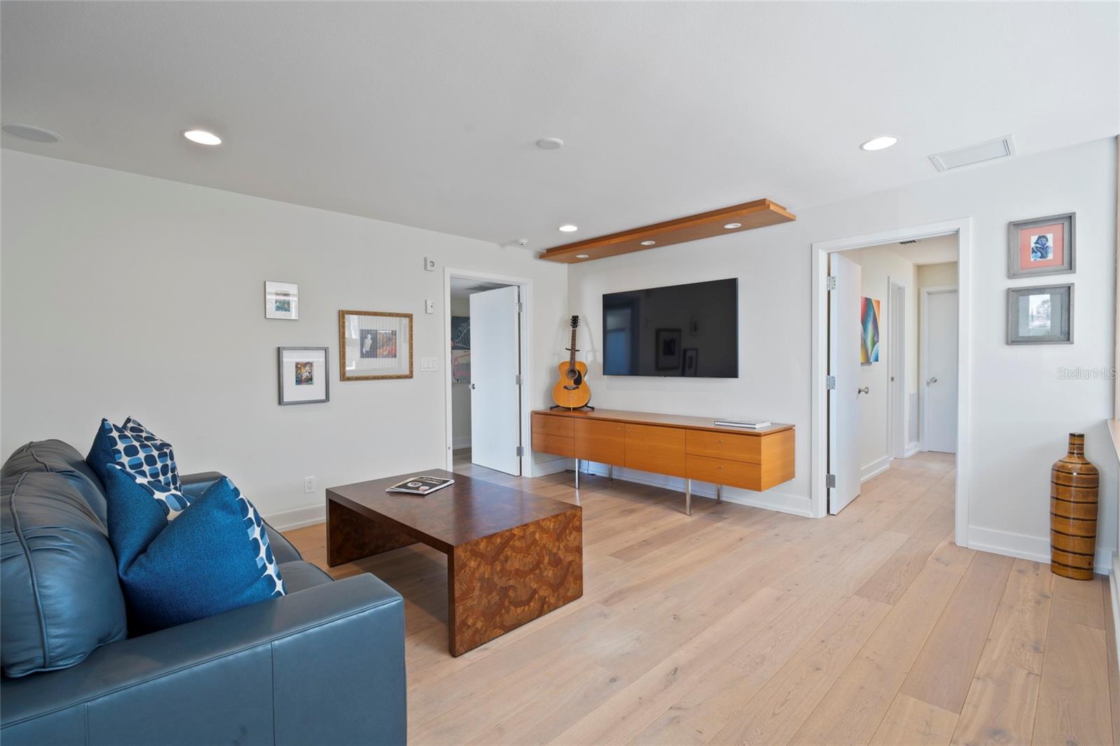 10 BRIGHTWATERS Cir ST PETERSBURG, FL 33704