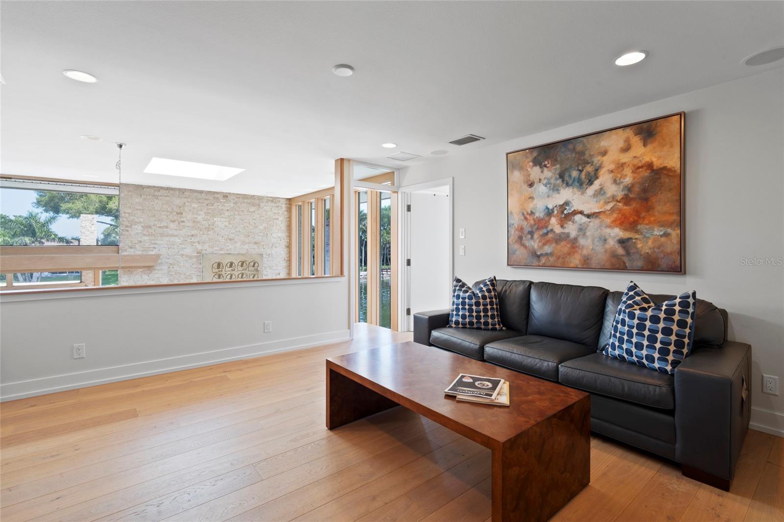 10 BRIGHTWATERS Cir ST PETERSBURG, FL 33704