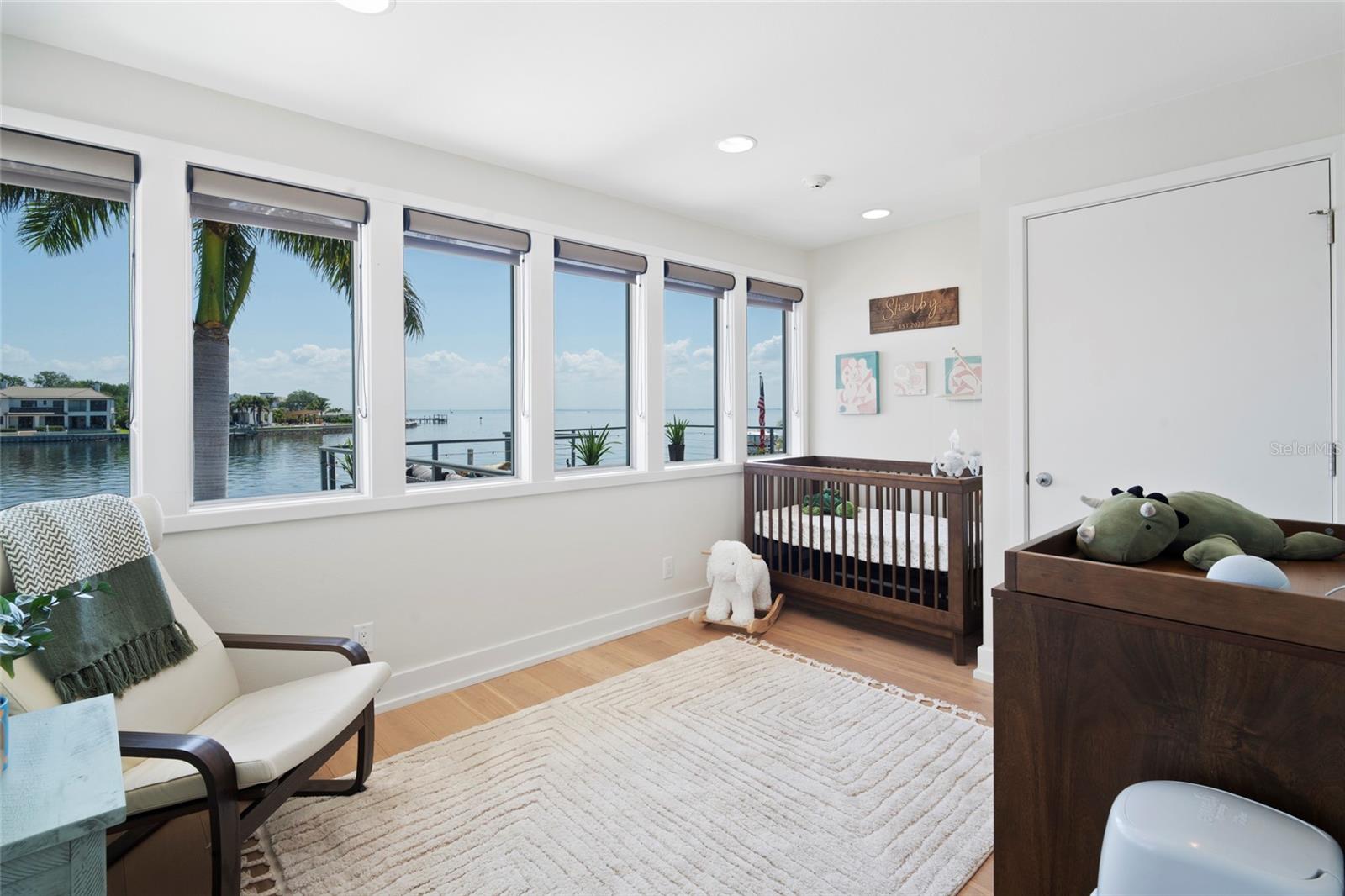 10 BRIGHTWATERS Cir ST PETERSBURG, FL 33704