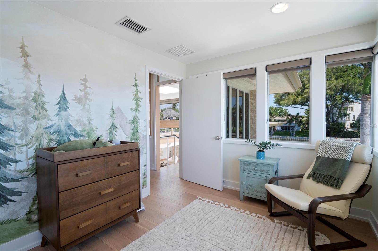 10 BRIGHTWATERS Cir ST PETERSBURG, FL 33704